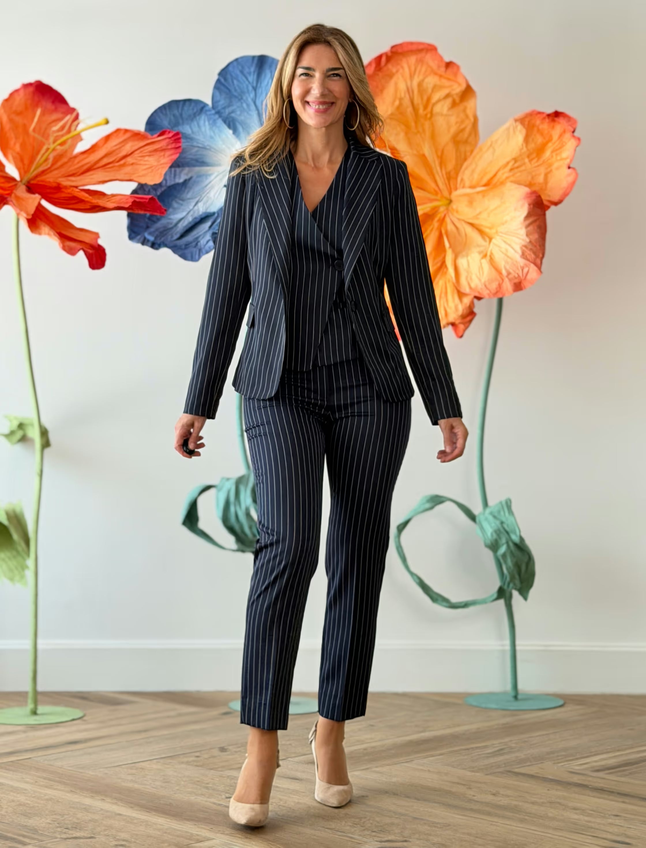 Total look de chaqueta, chaleco y pantalón de raya diplomática