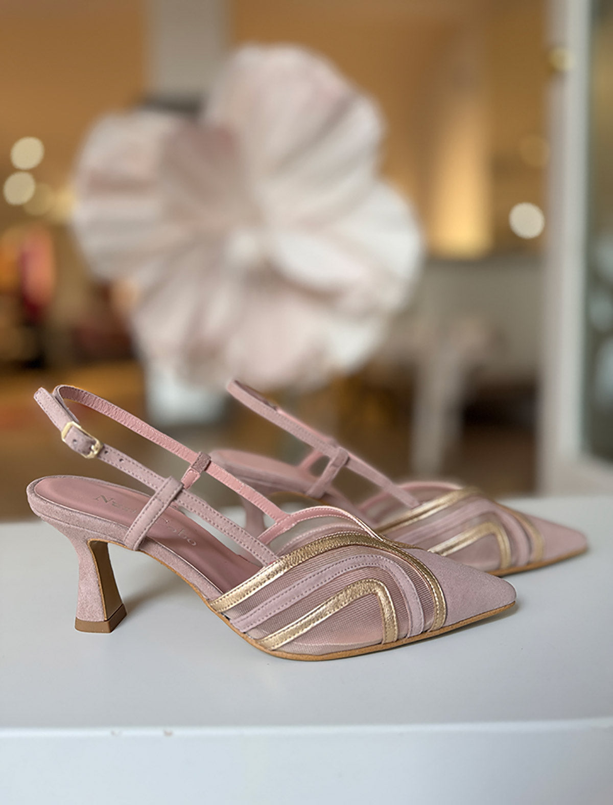 Zapato mujer nude tacón medio muy chic de rejilla