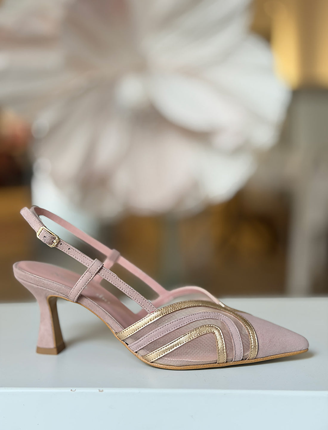 Zapato mujer nude tacón medio muy chic de rejilla