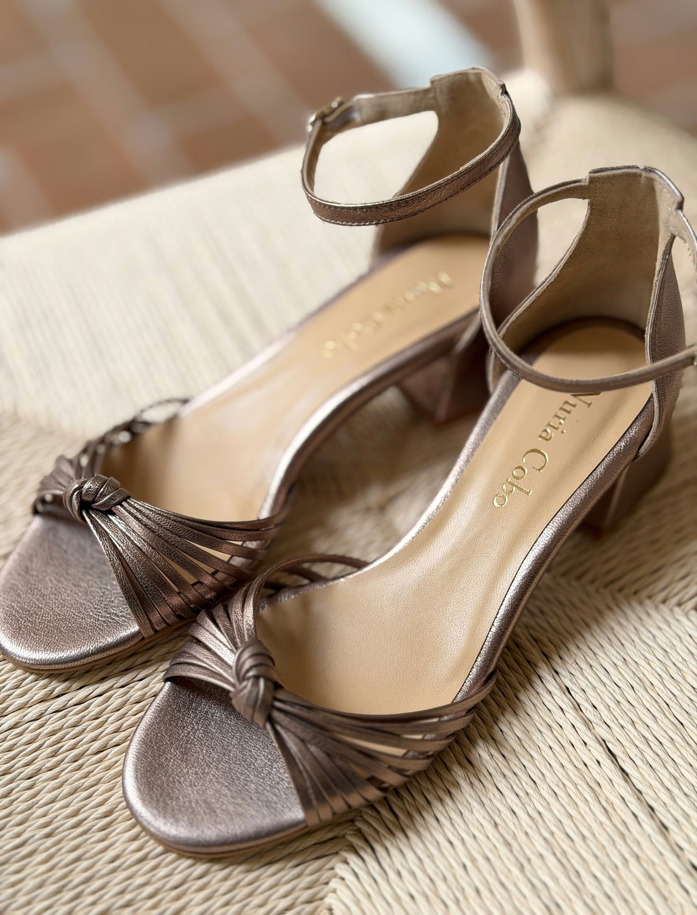 Dafne medium heel sandal with gold strap