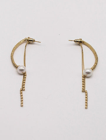 CURVE AND PEARL EARRINGS