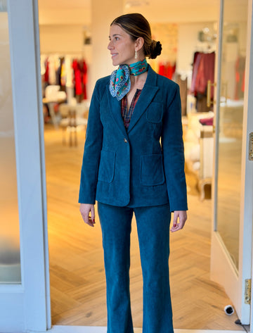 Total look chaqueta y pantalón de pana azul