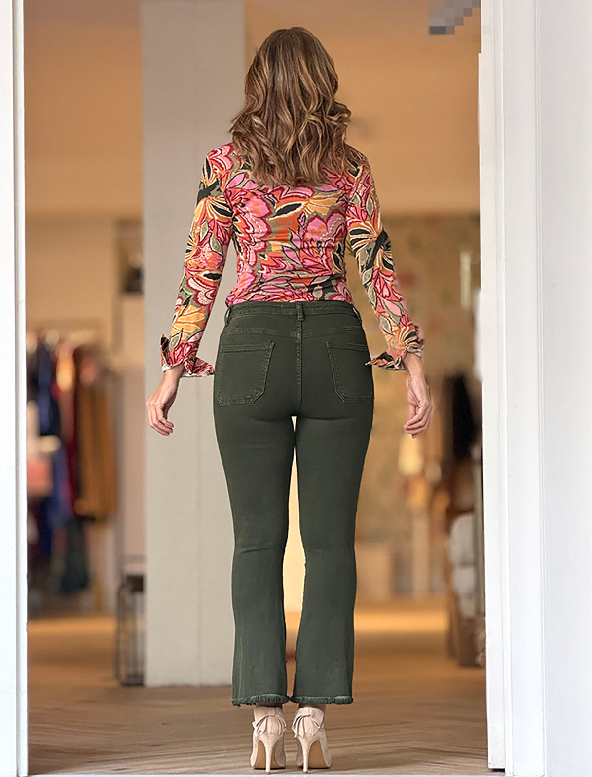 pantalón caqui vaquero flare elástico