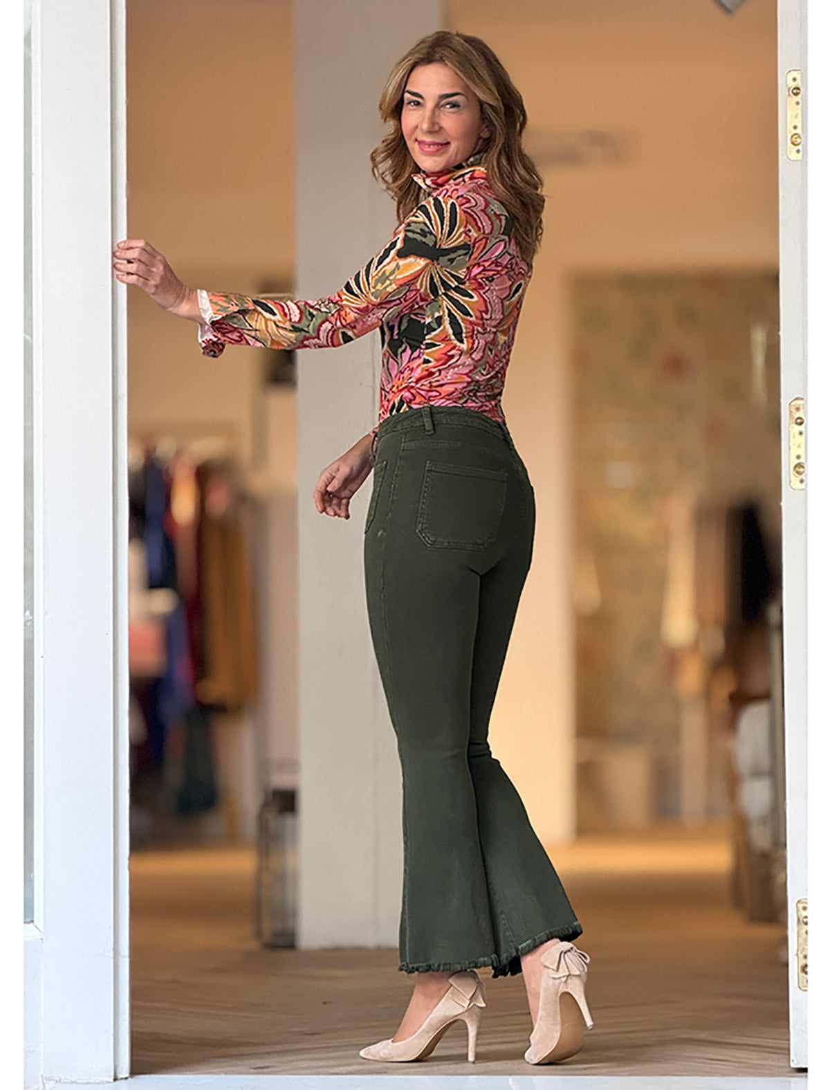 pantalón caqui vaquero flare elástico