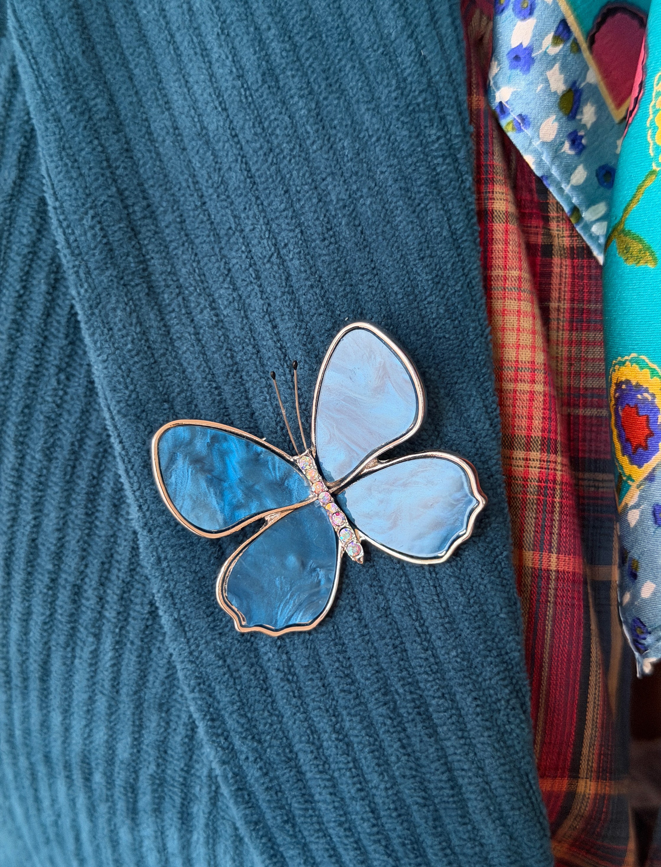 Broche mariposa esmaltada azul