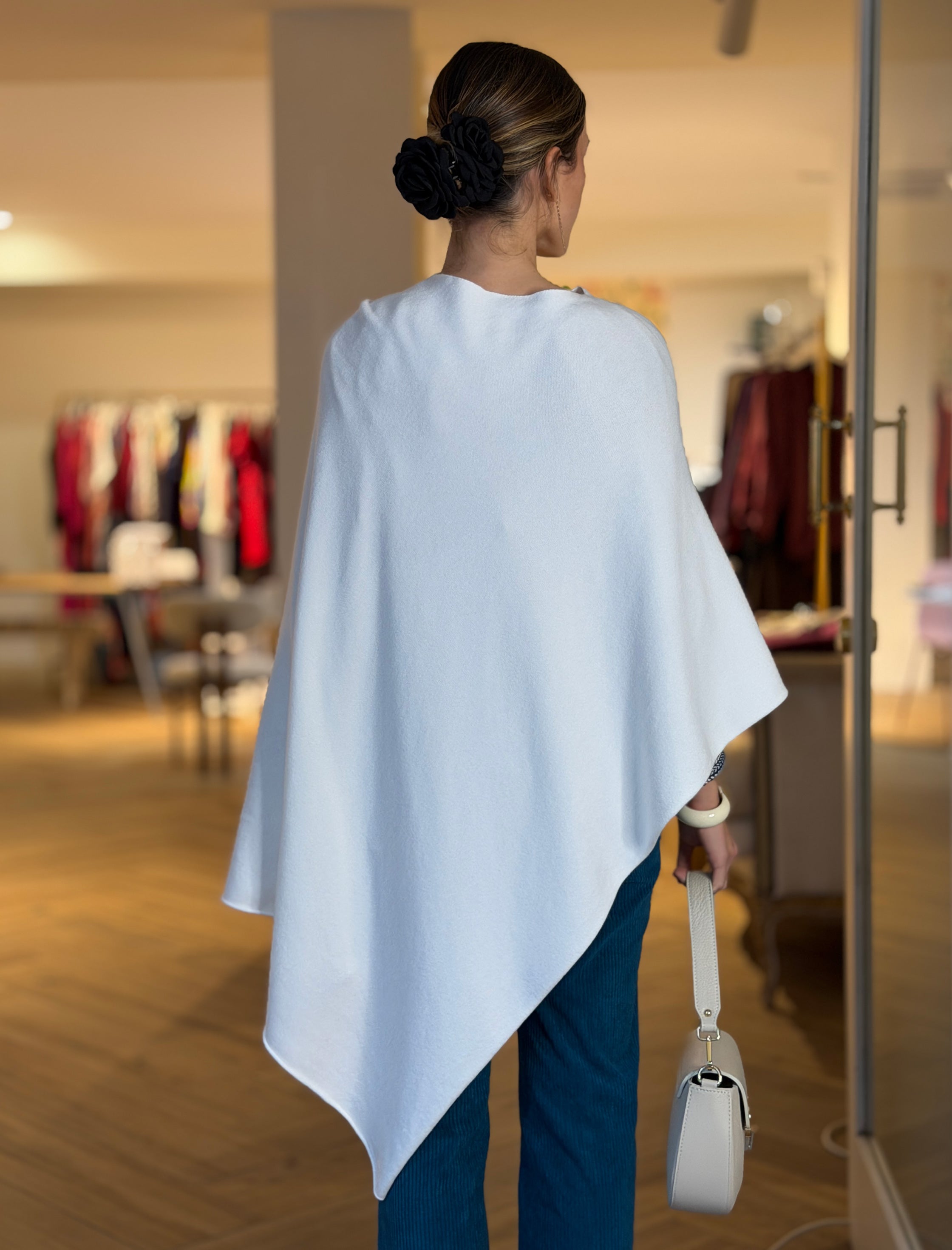 Capa de punto blanca