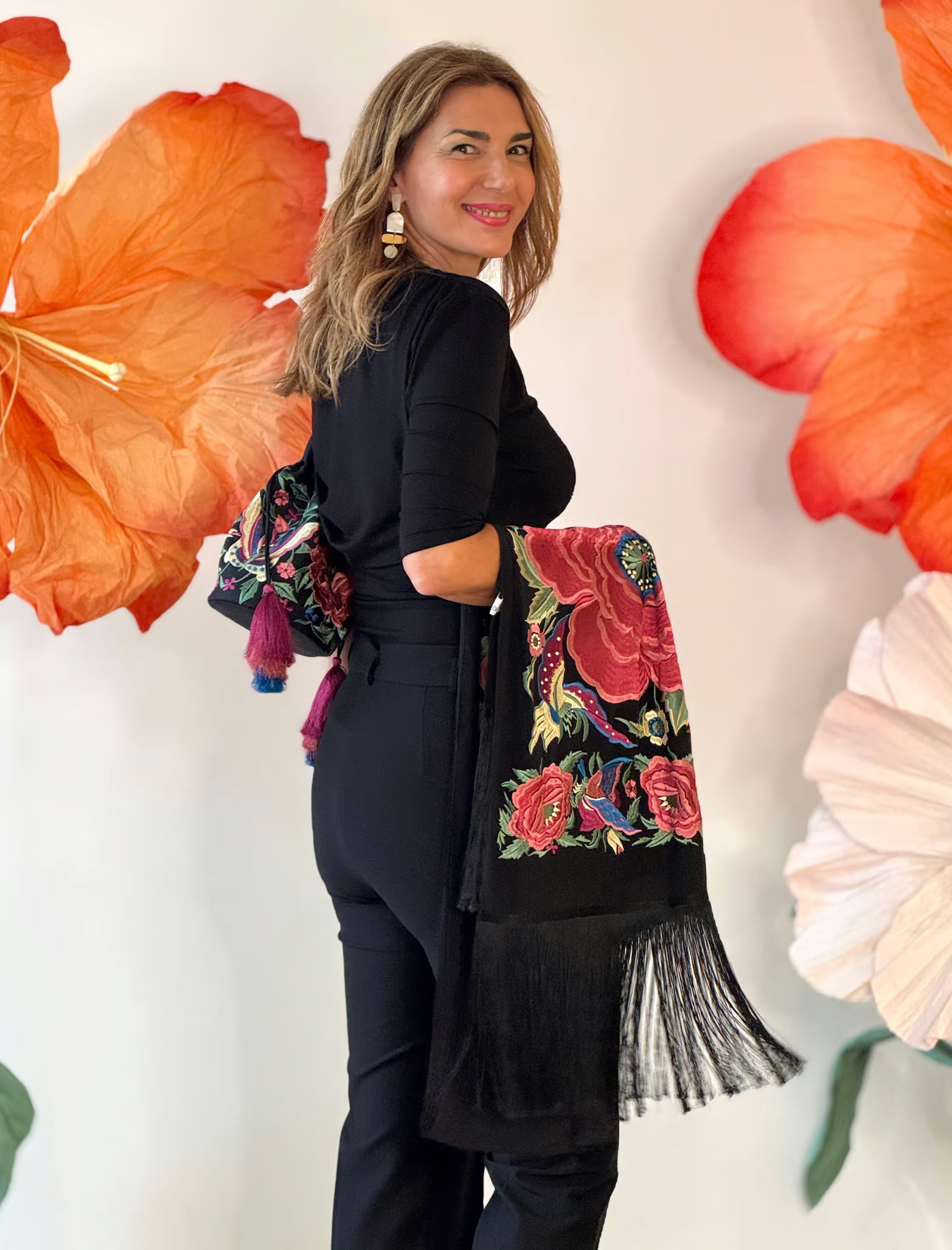 Bolso pochette seda bordada negro