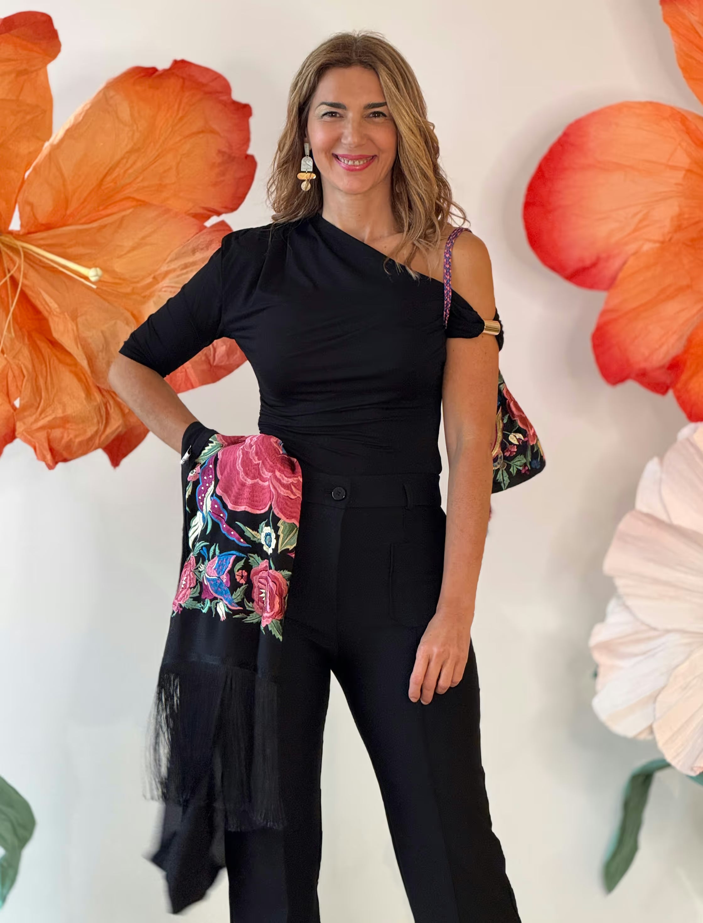 WONDERFUL BLACK EMBROIDERED SHAWL 