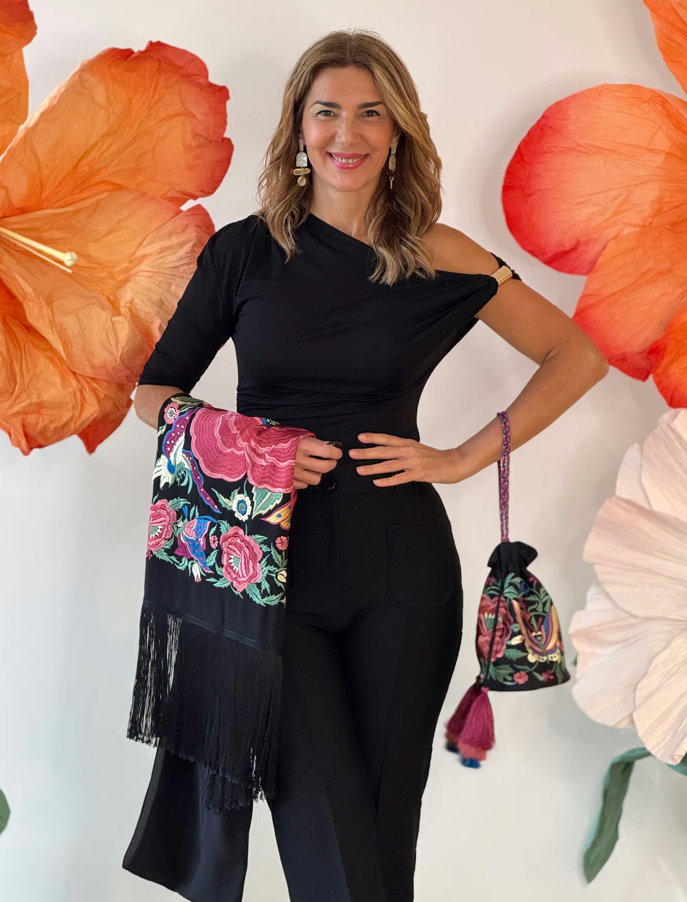 Bolso pochette seda bordada negro