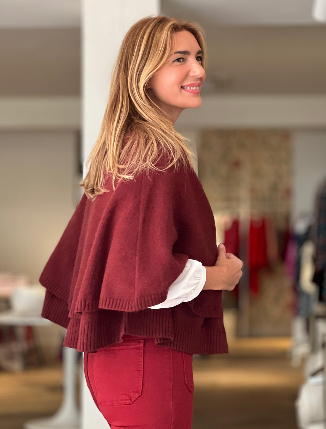 Capa de punto superchic burdeos