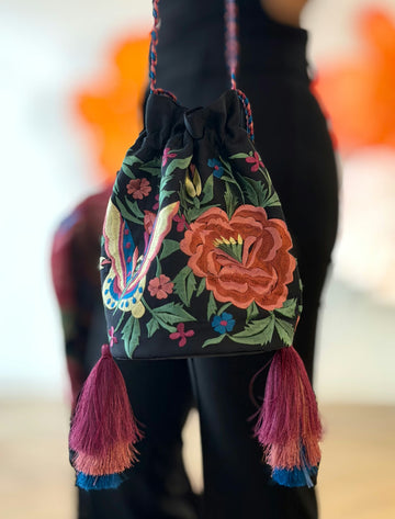 Bolso pochette seda bordada negro