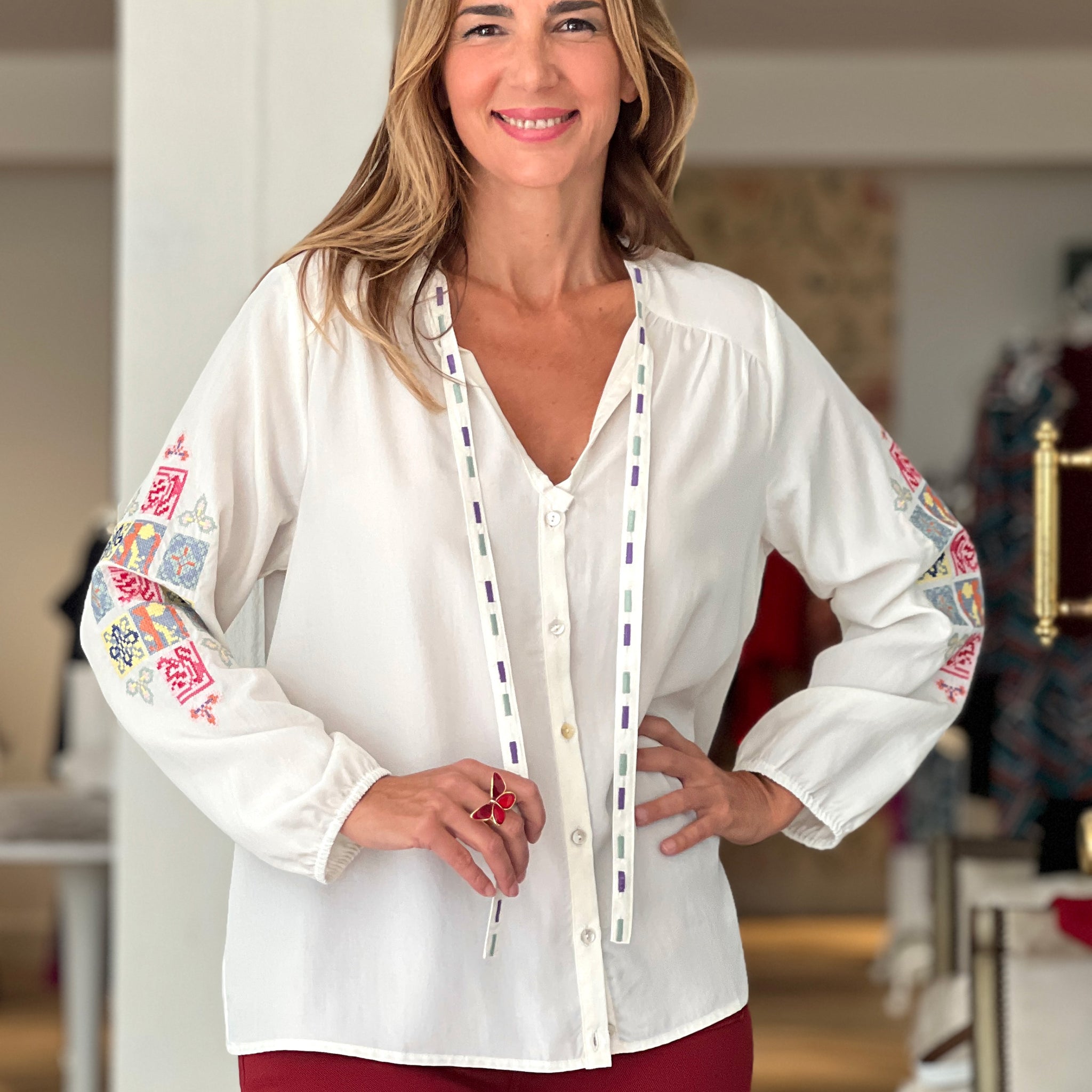 Camisa bordada punto de cruz beige