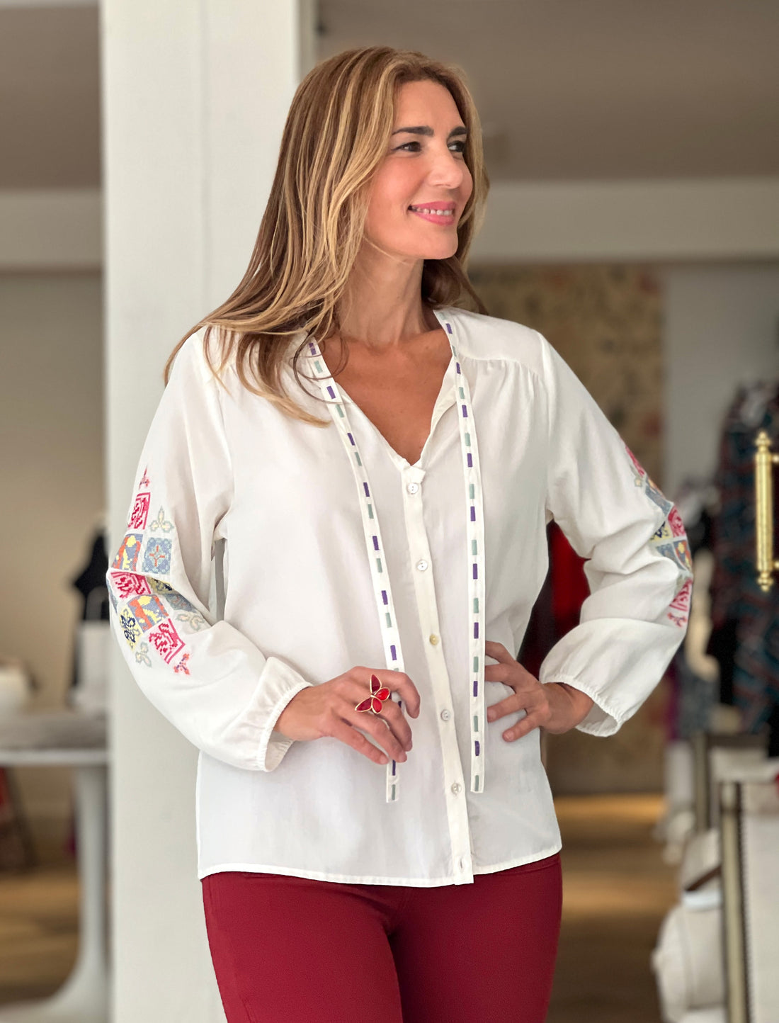 Camisa bordada punto de cruz beige