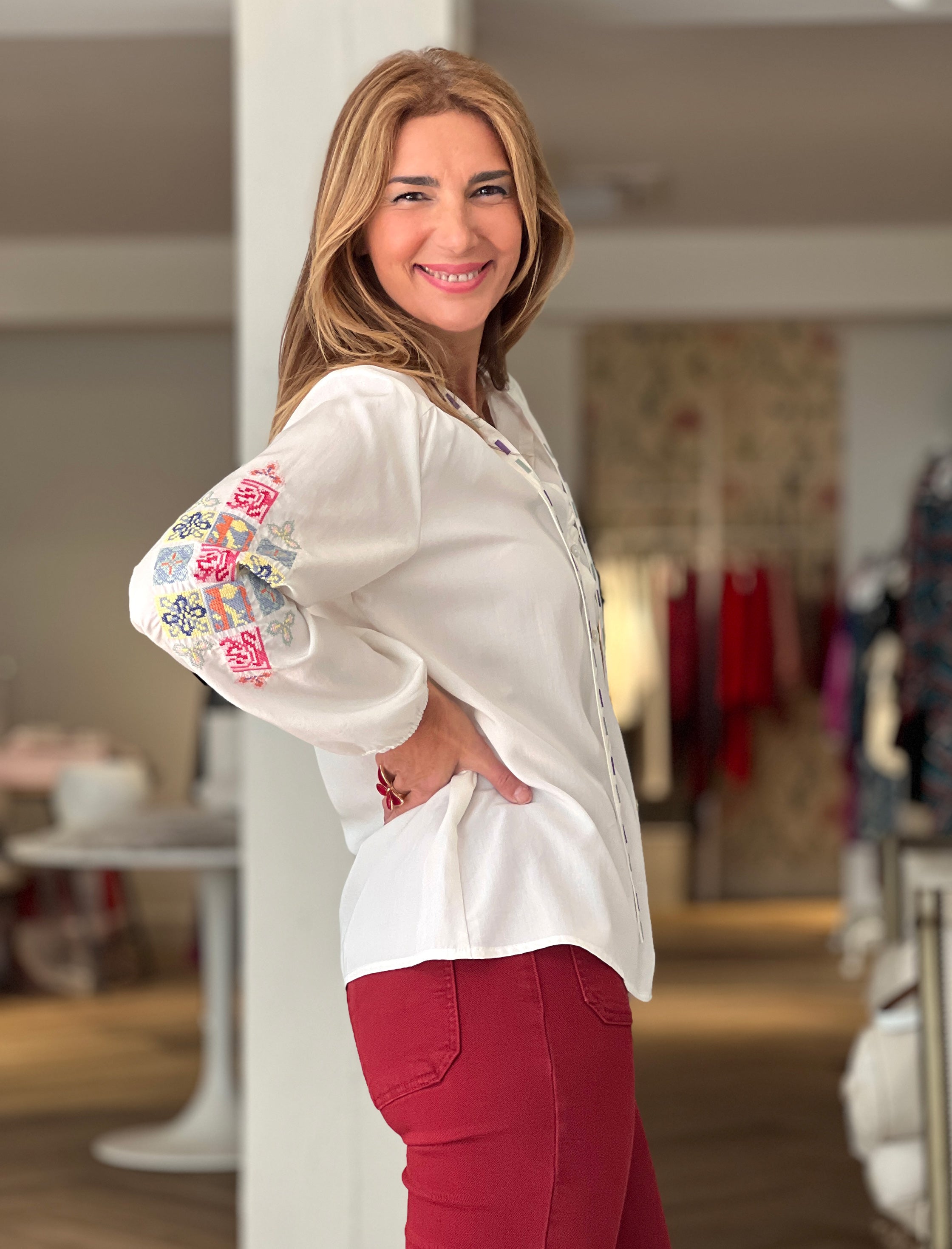 Camisa bordada punto de cruz beige