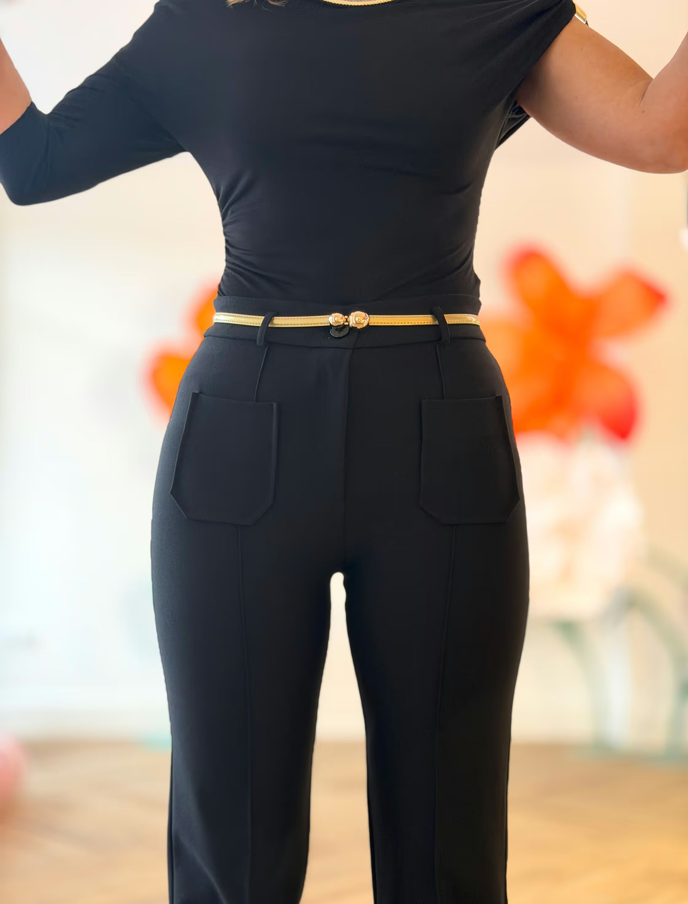 Pantalón negro muy favorecedor elástico