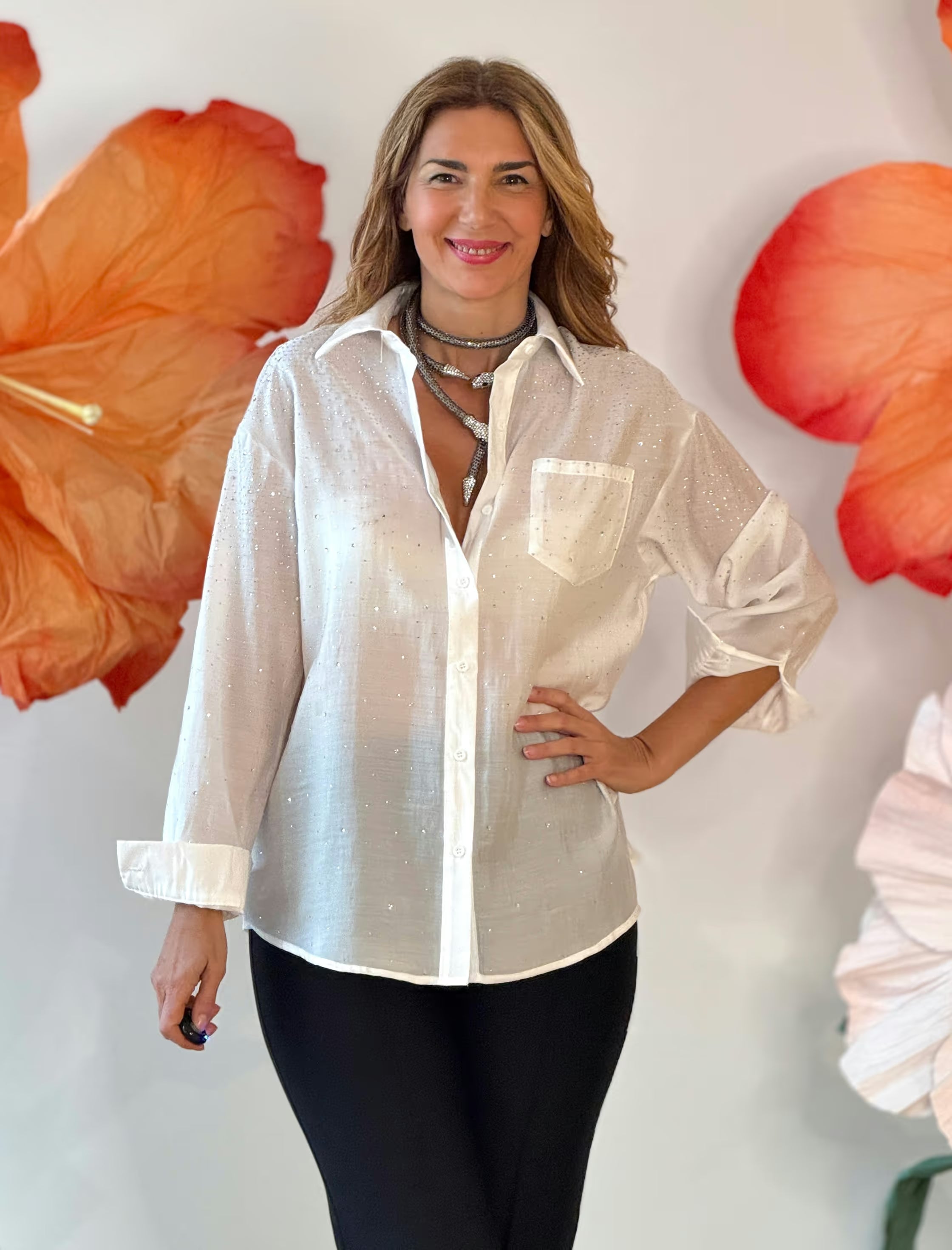 Camisa blanca con brillantes