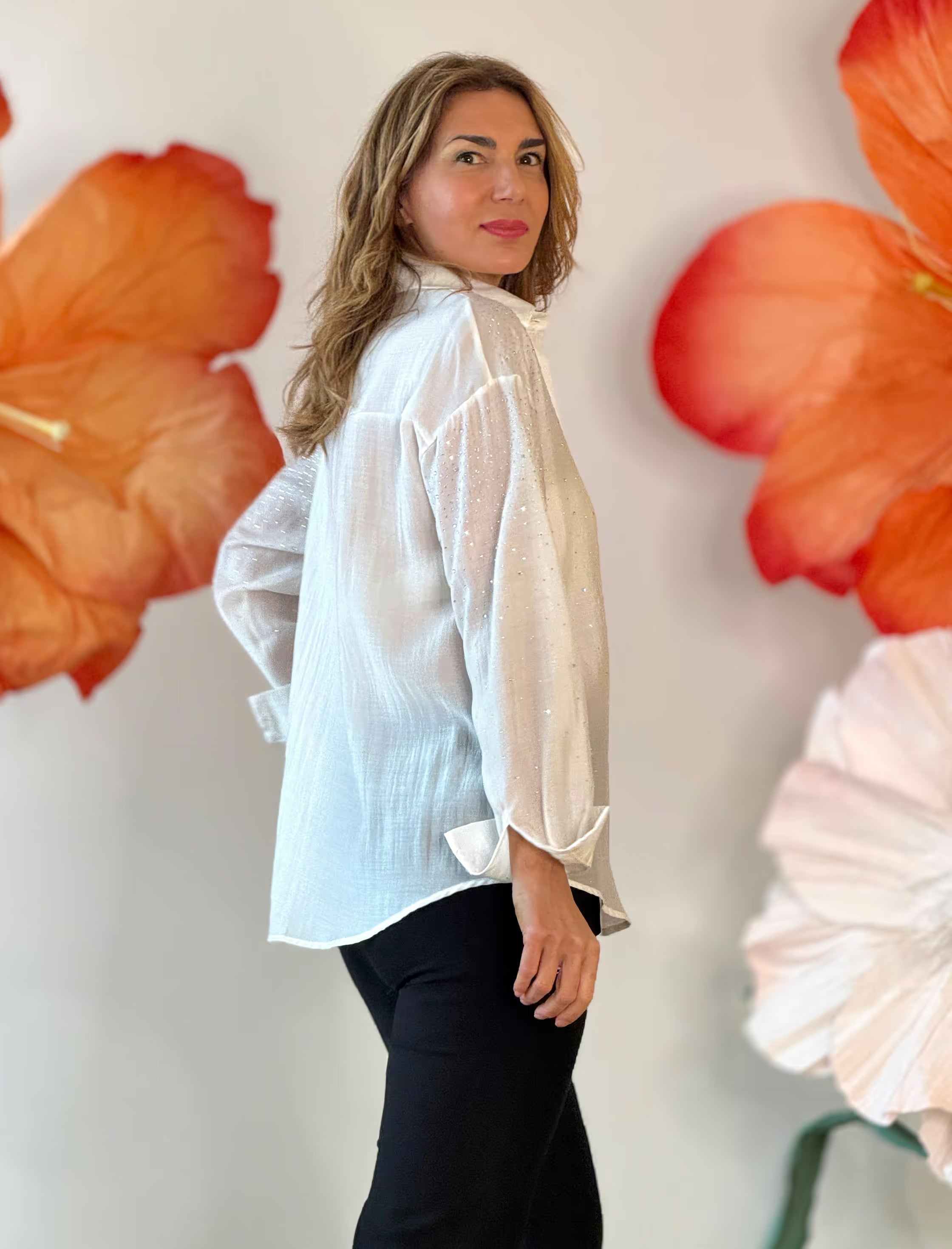 Camisa blanca con brillantes