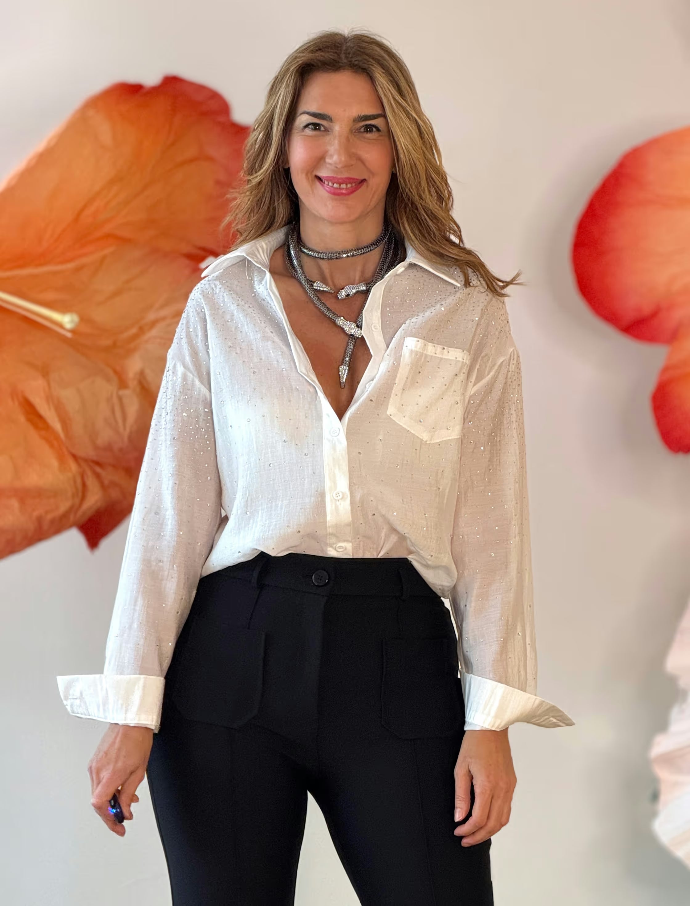 Camisa blanca con brillantes