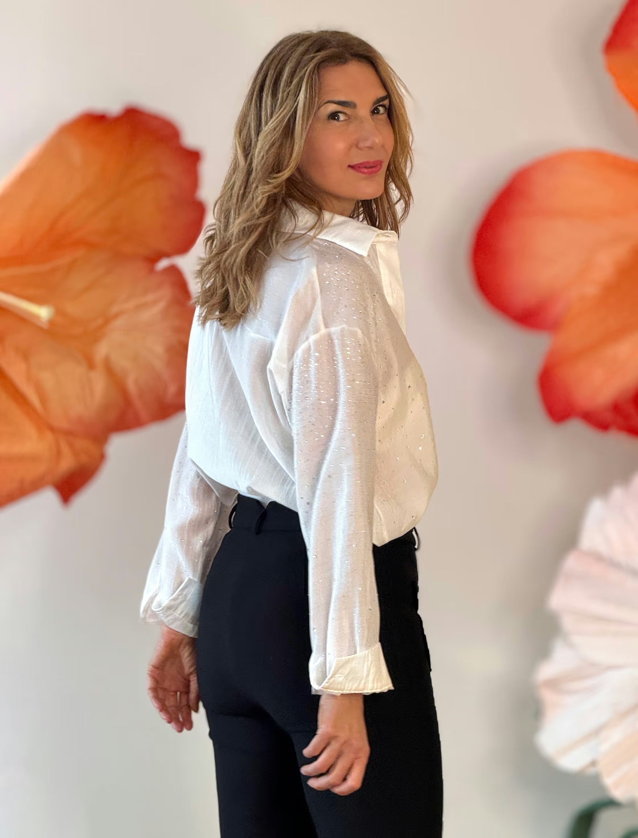 Camisa blanca con brillantes