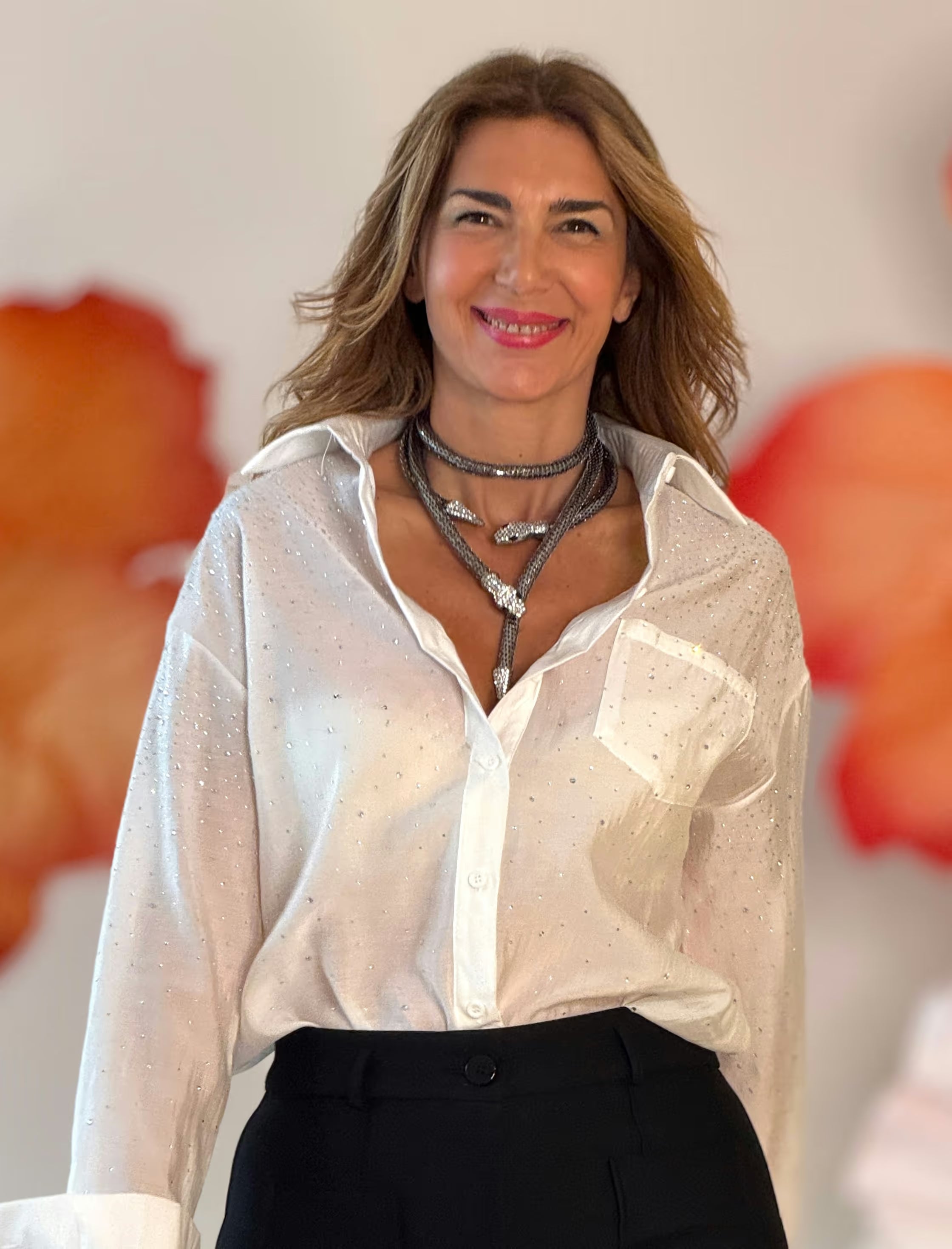 Camisa blanca con brillantes