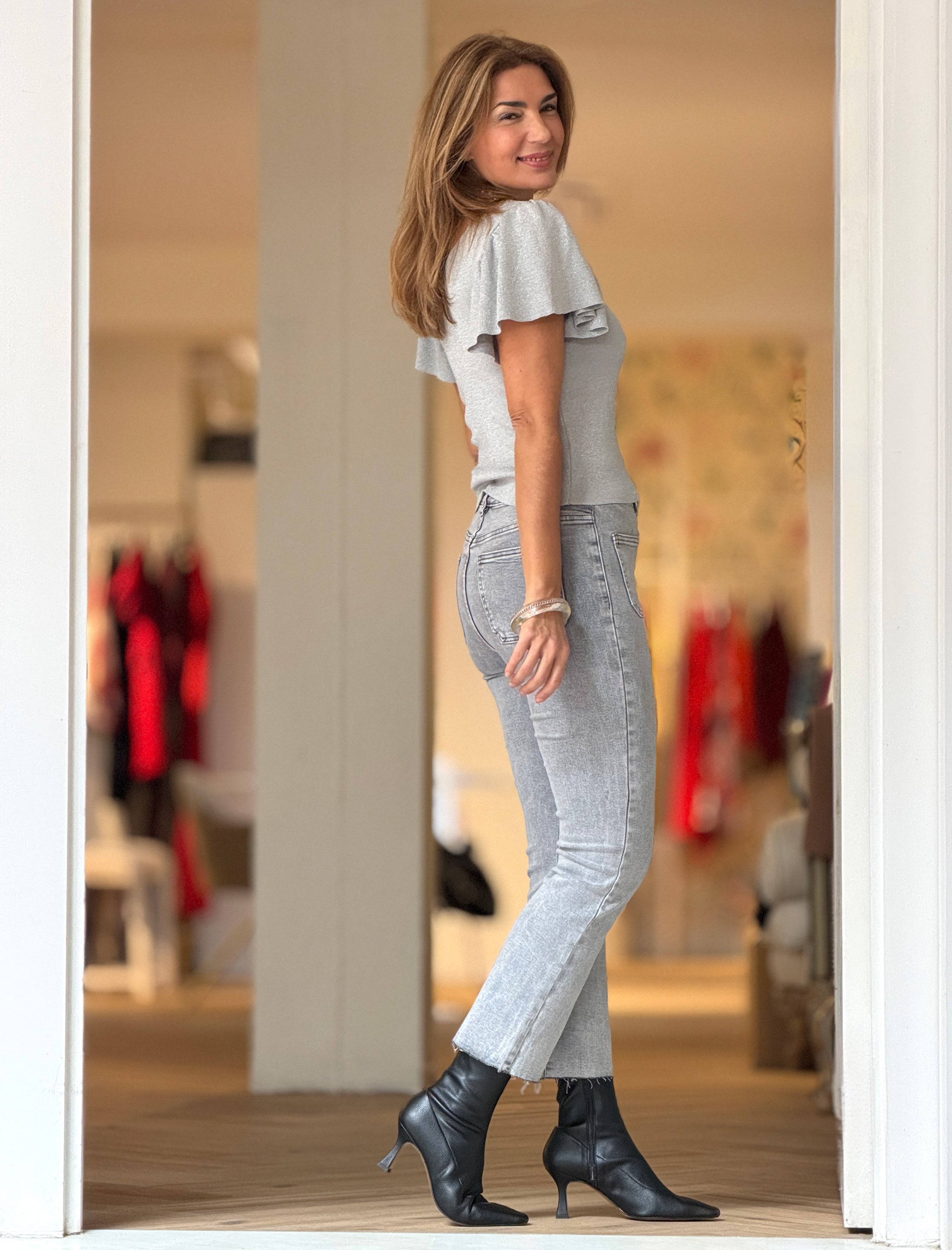 Pantalón vaquero gris bolsillos