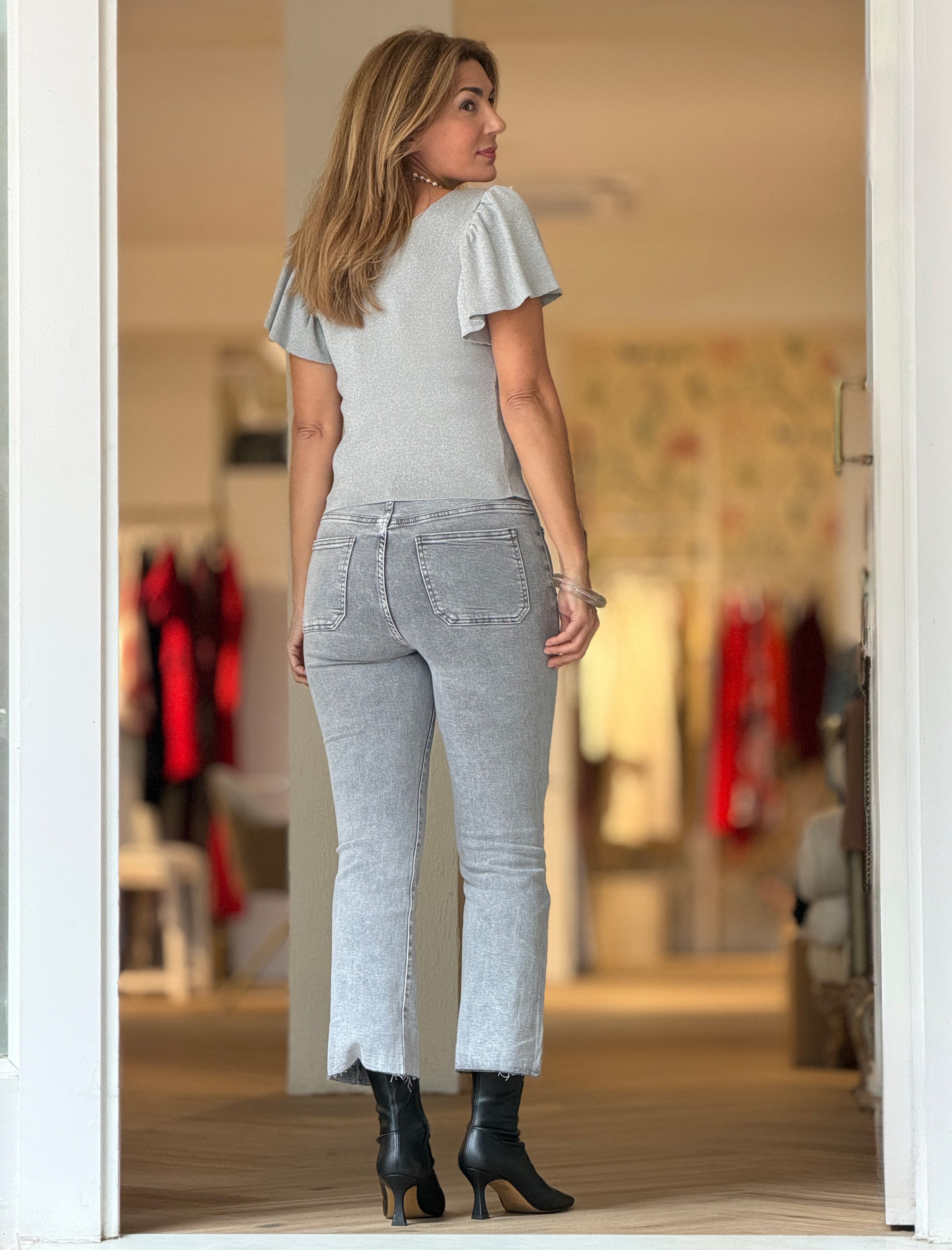 Pantalón vaquero gris bolsillos