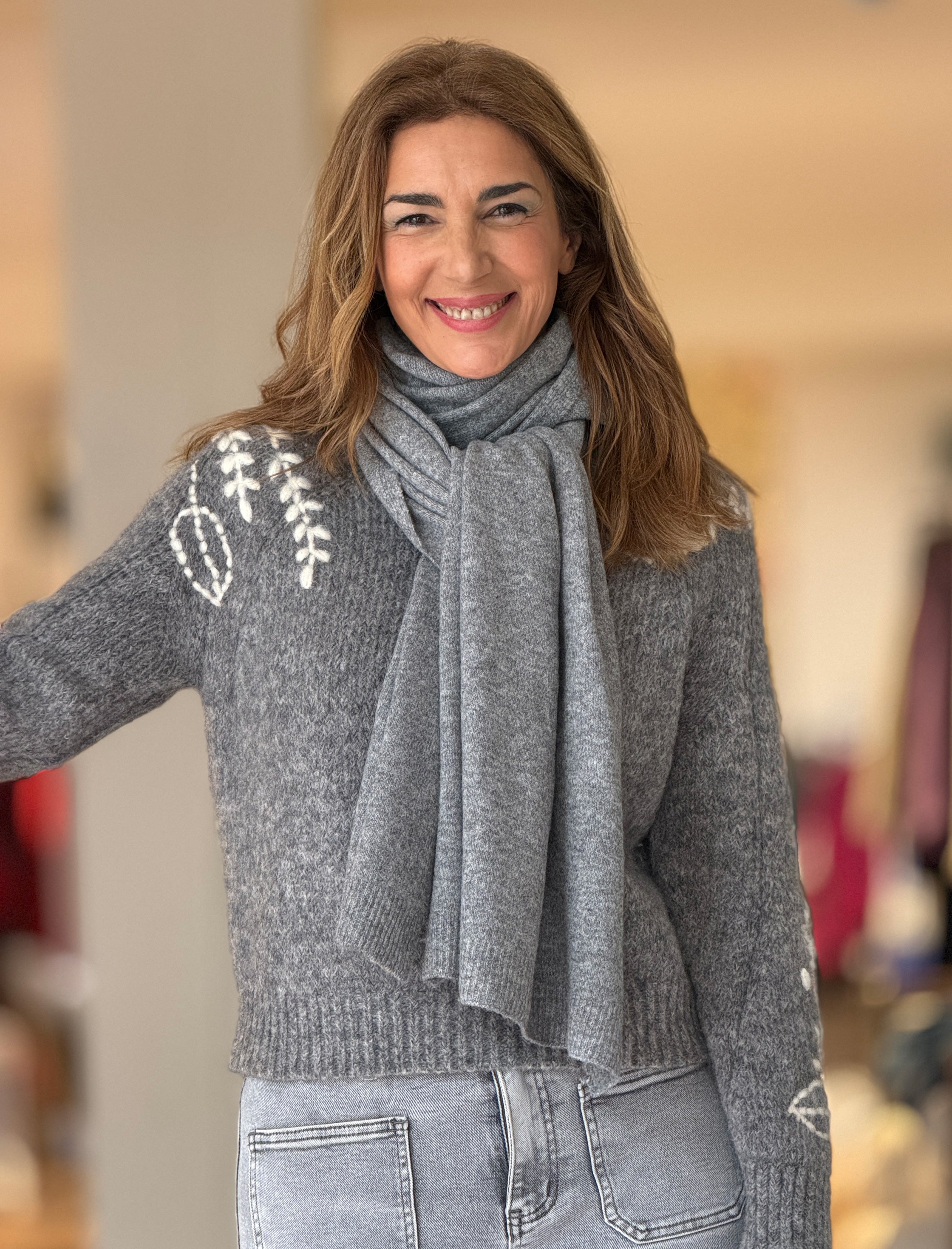 Jersey gris bordado suave