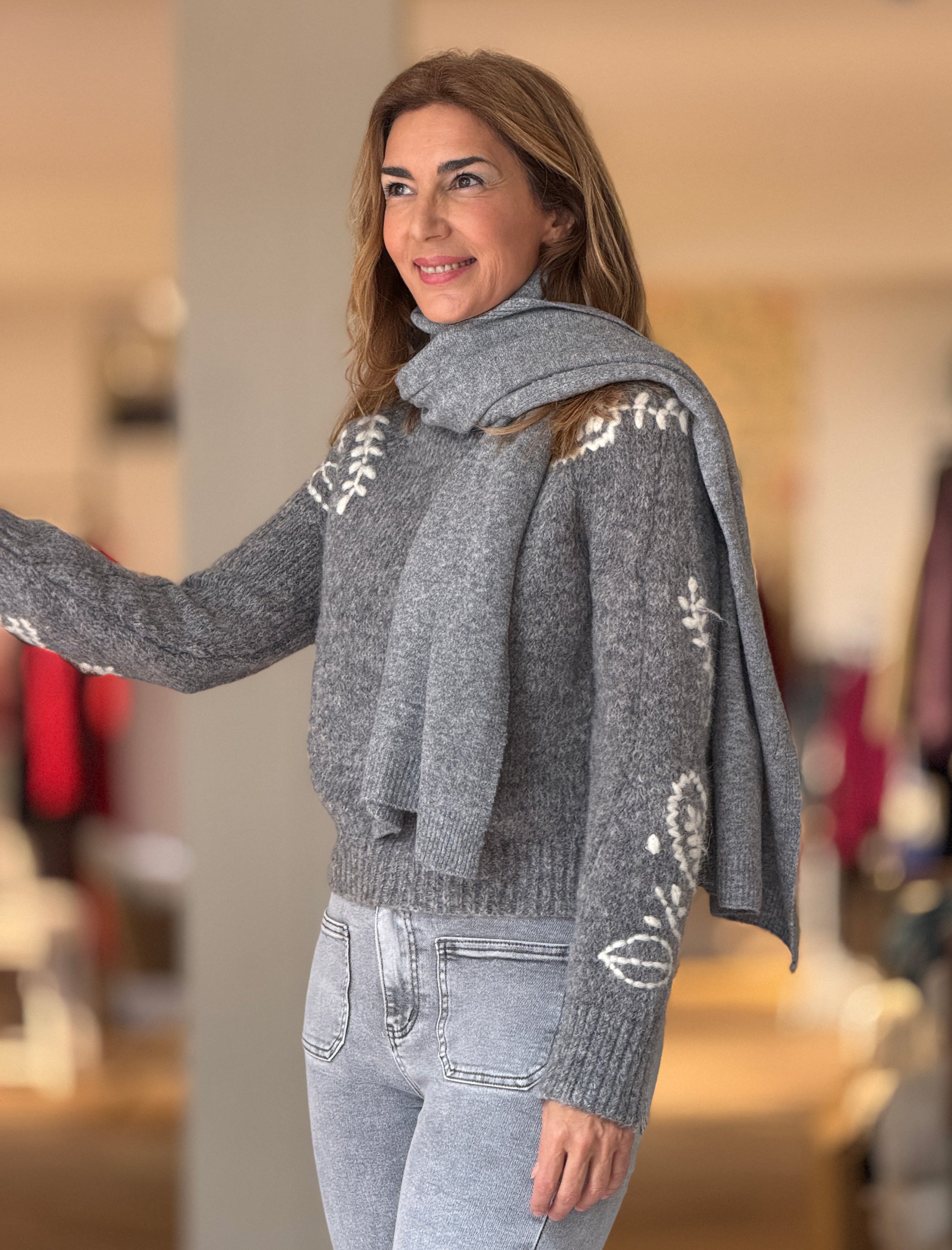 Jersey gris bordado suave