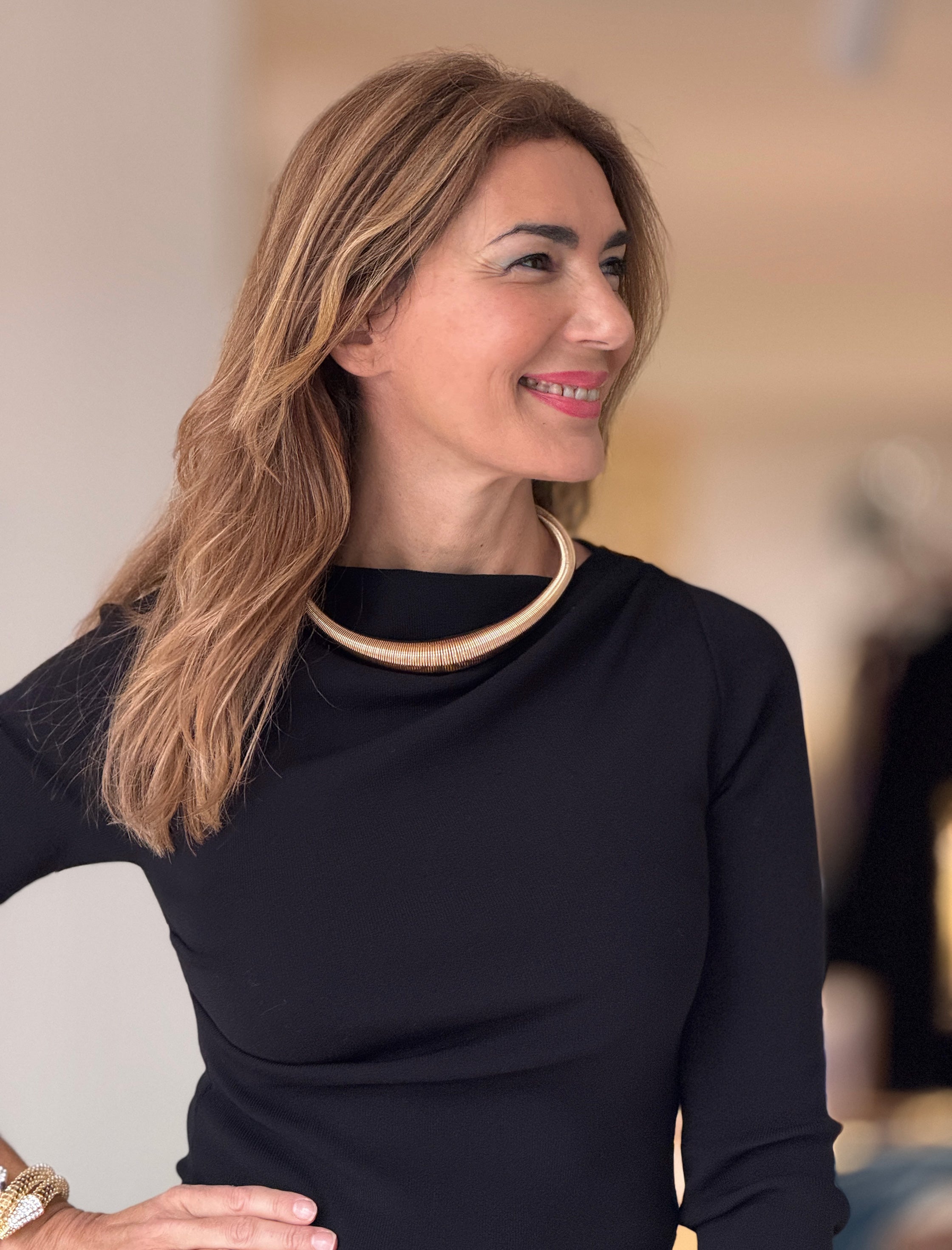 Gargantilla metálica estilo dorada