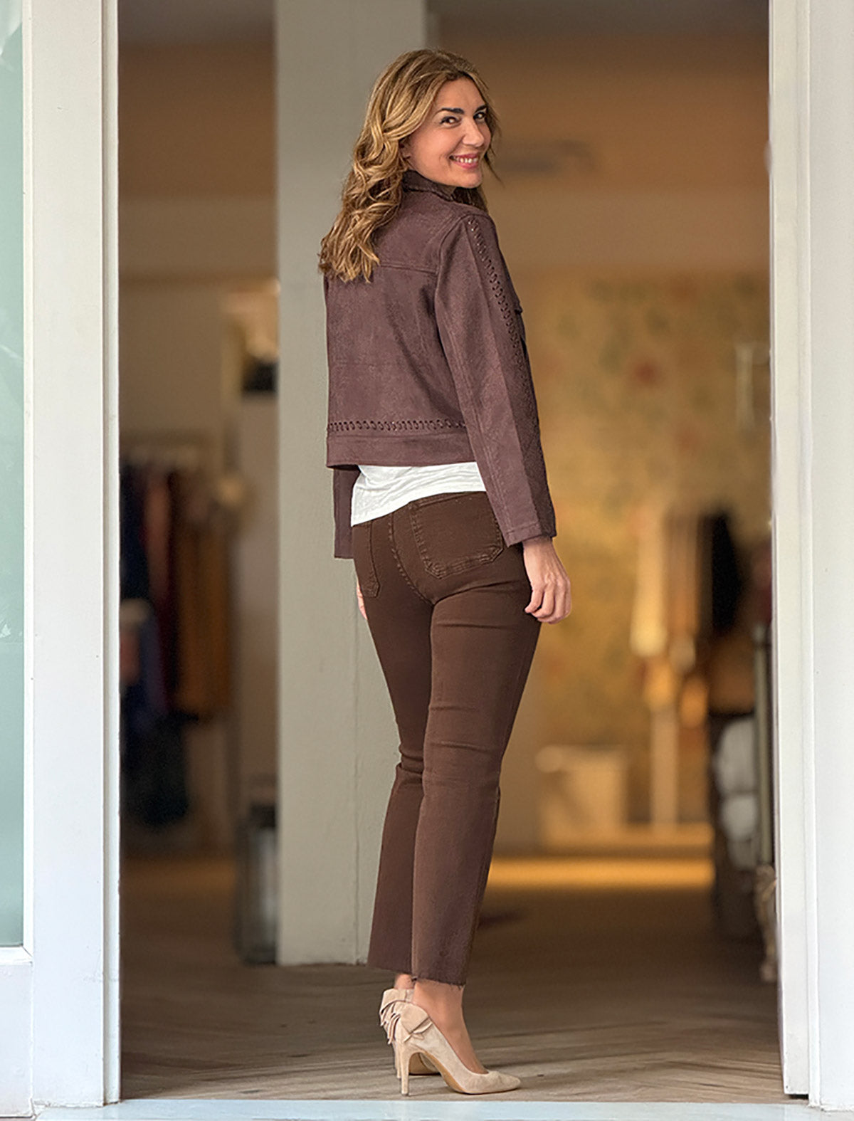 Pantalón vaquero marrón flare elástico