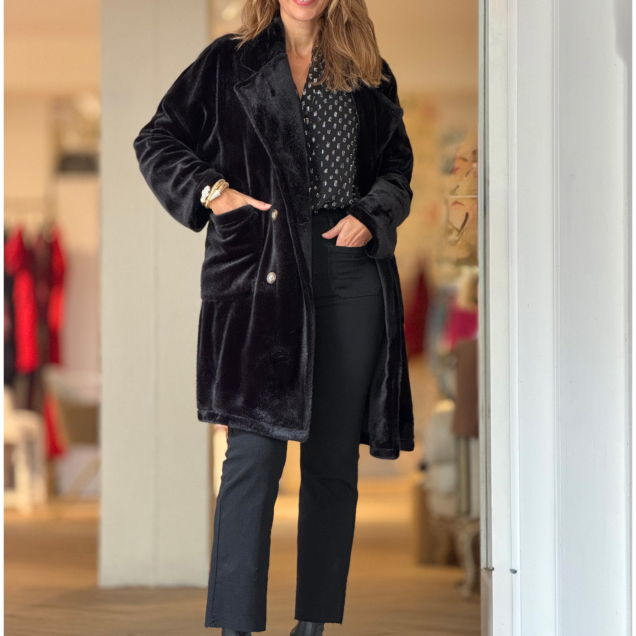 Abrigo de pelo suave negro