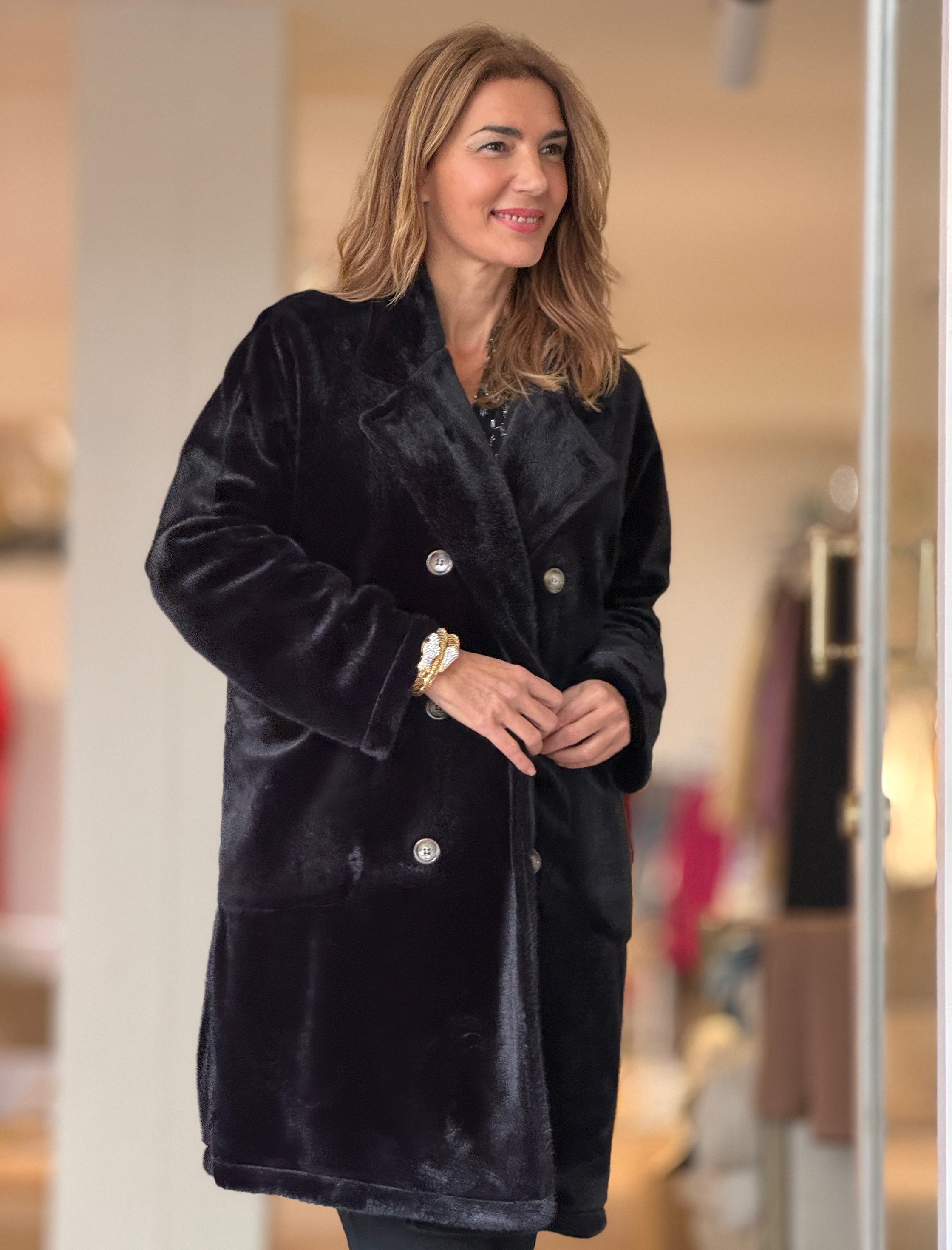 Abrigo de pelo suave negro