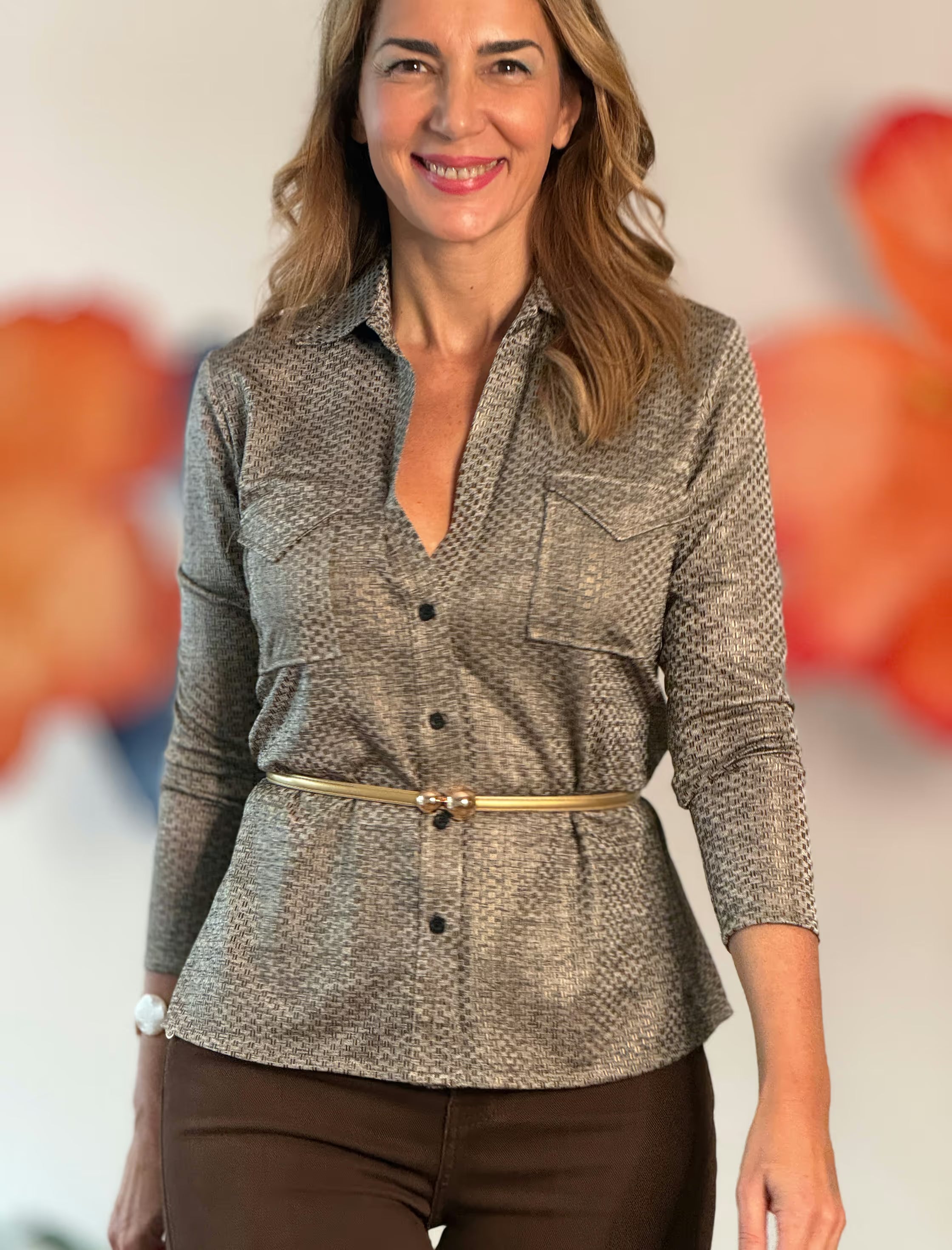 Camisa fluida de bolsillos dorada