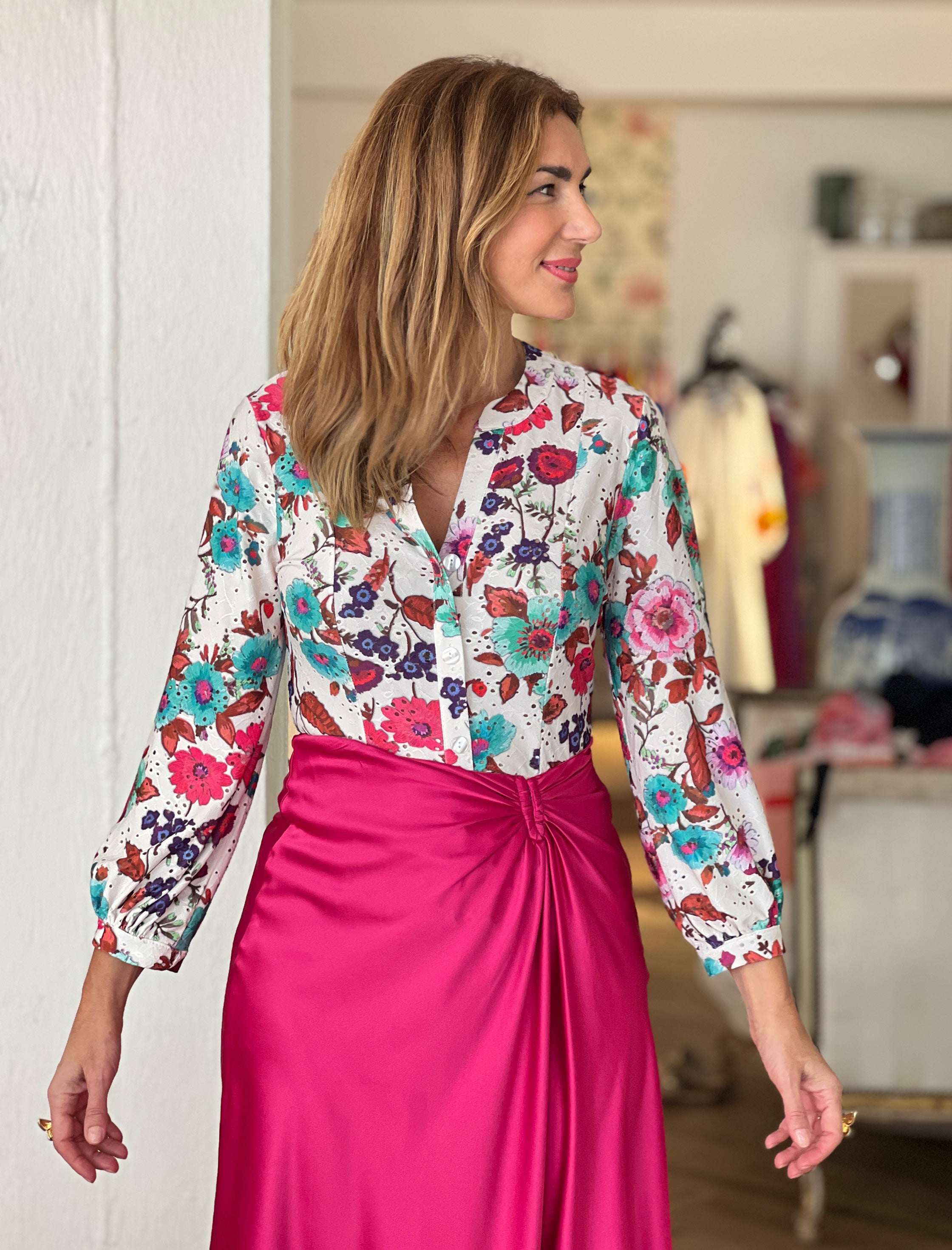 Camisa elástica floreal preciosa