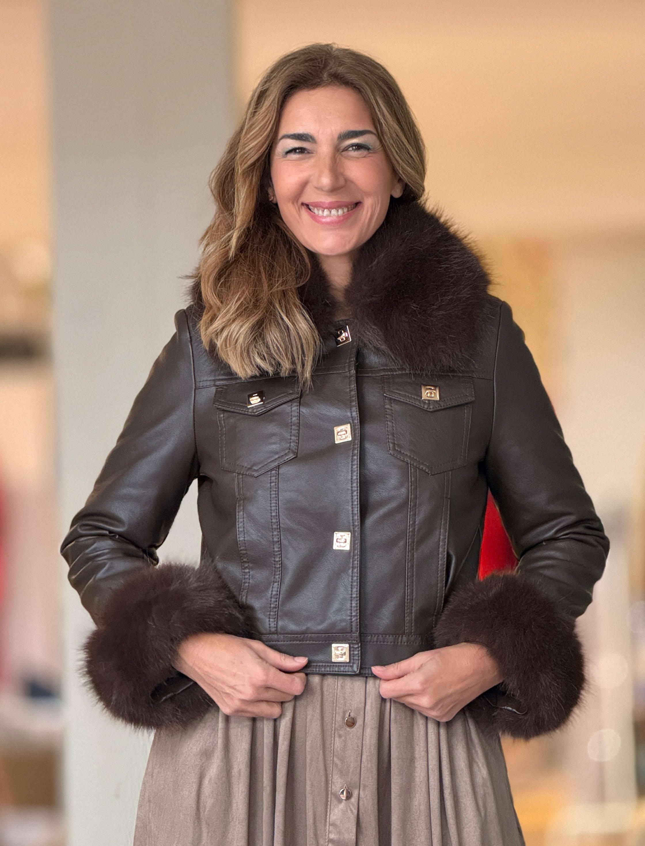 Chaqueta marrón chocolate de pelo desmontable