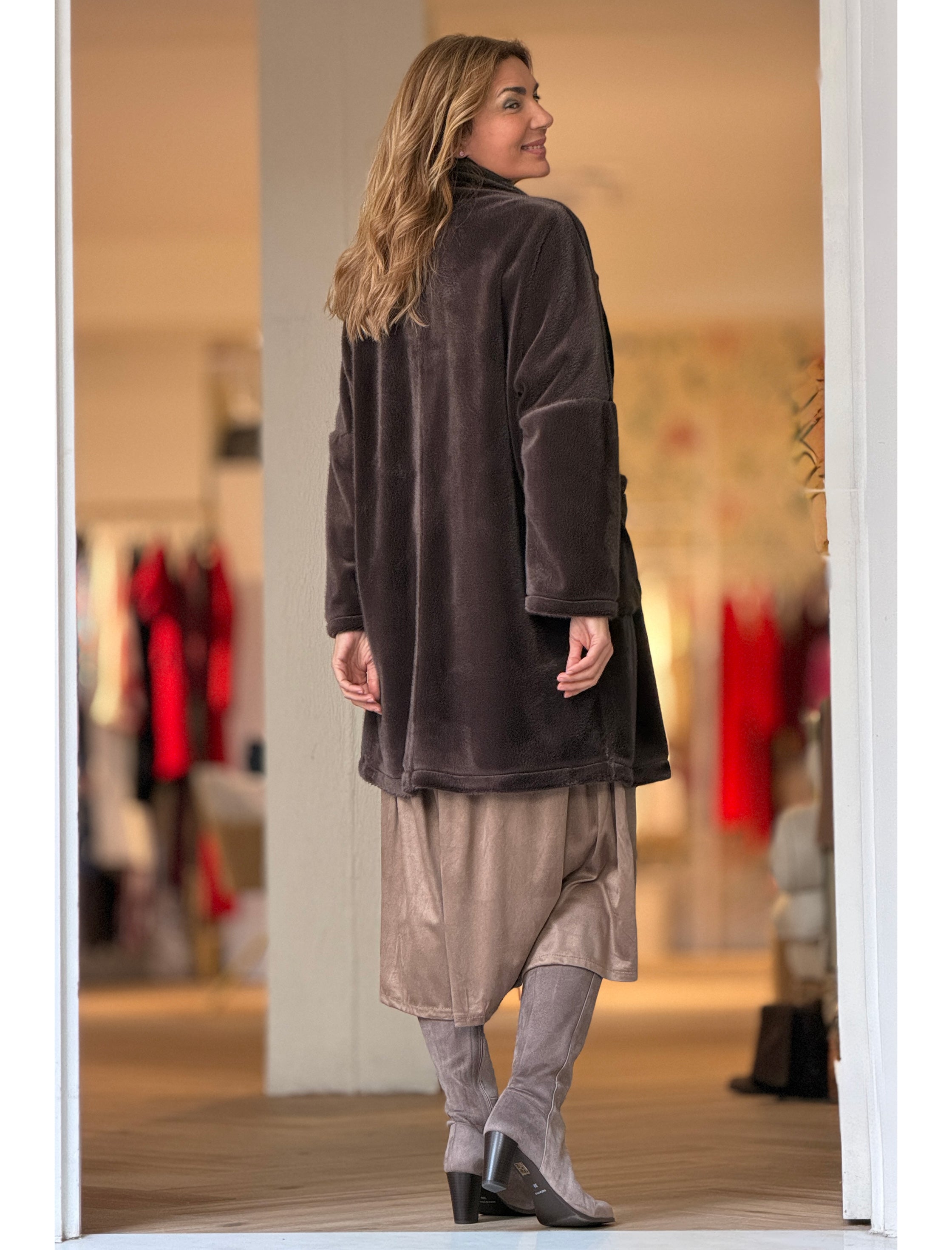 Abrigo de pelo suave marrón chocolate