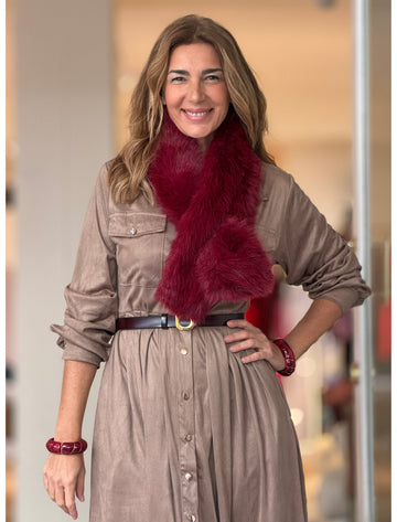 Cuello de pelo suave burdeos