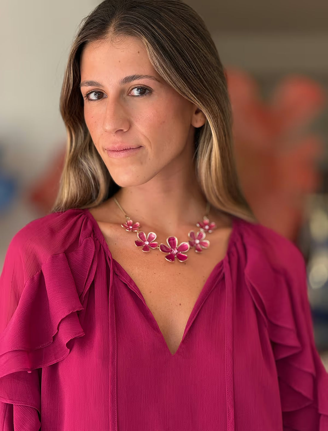Collar de flores rosa fresa