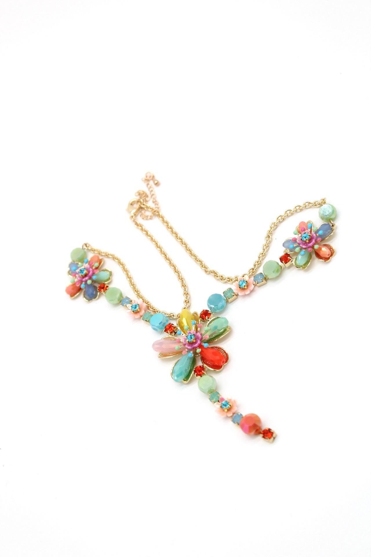 Collar artesanía floral