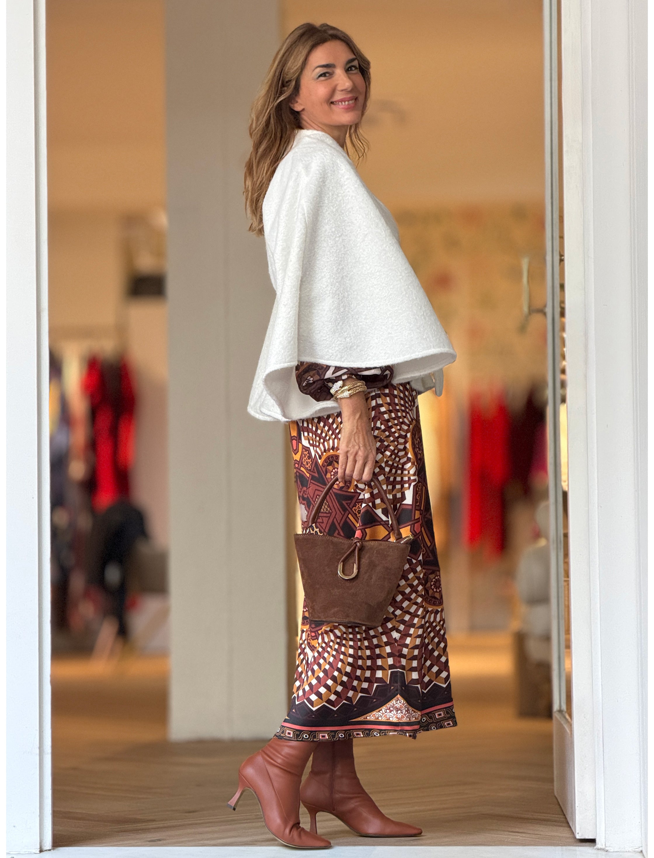 Capa con cinturón suave blanca