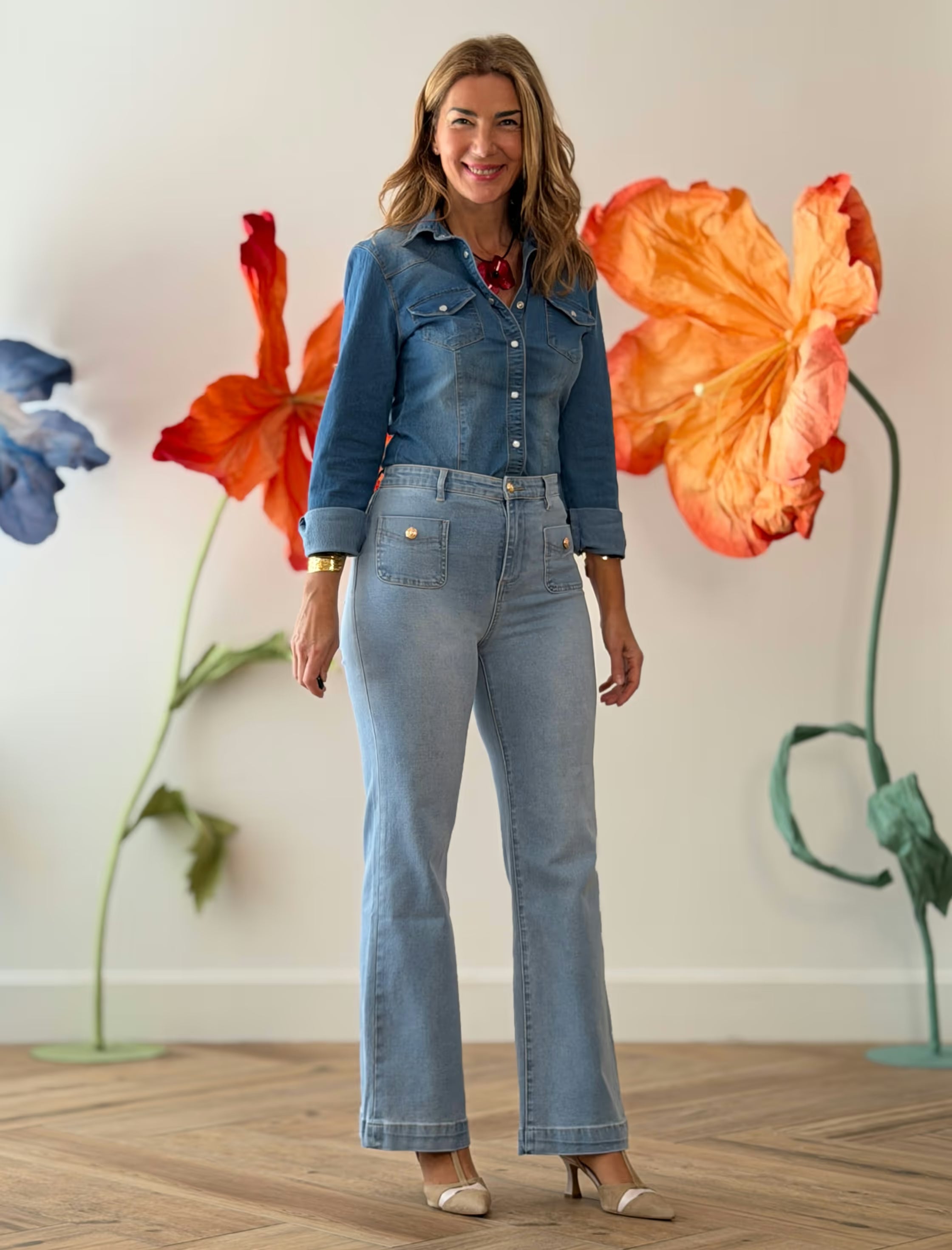 Pantalón vaquero flare bolsillos