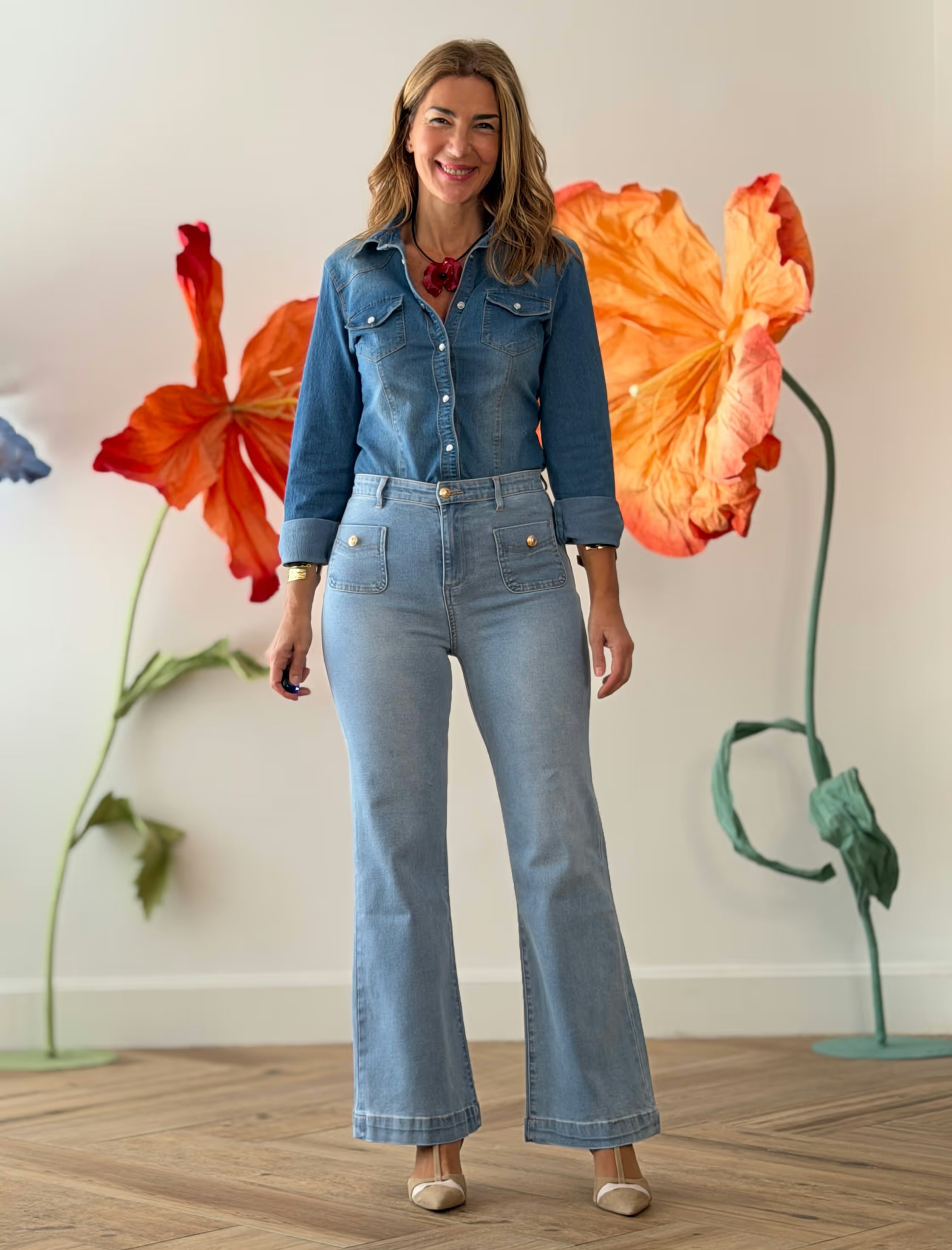 Pantalón vaquero flare bolsillos