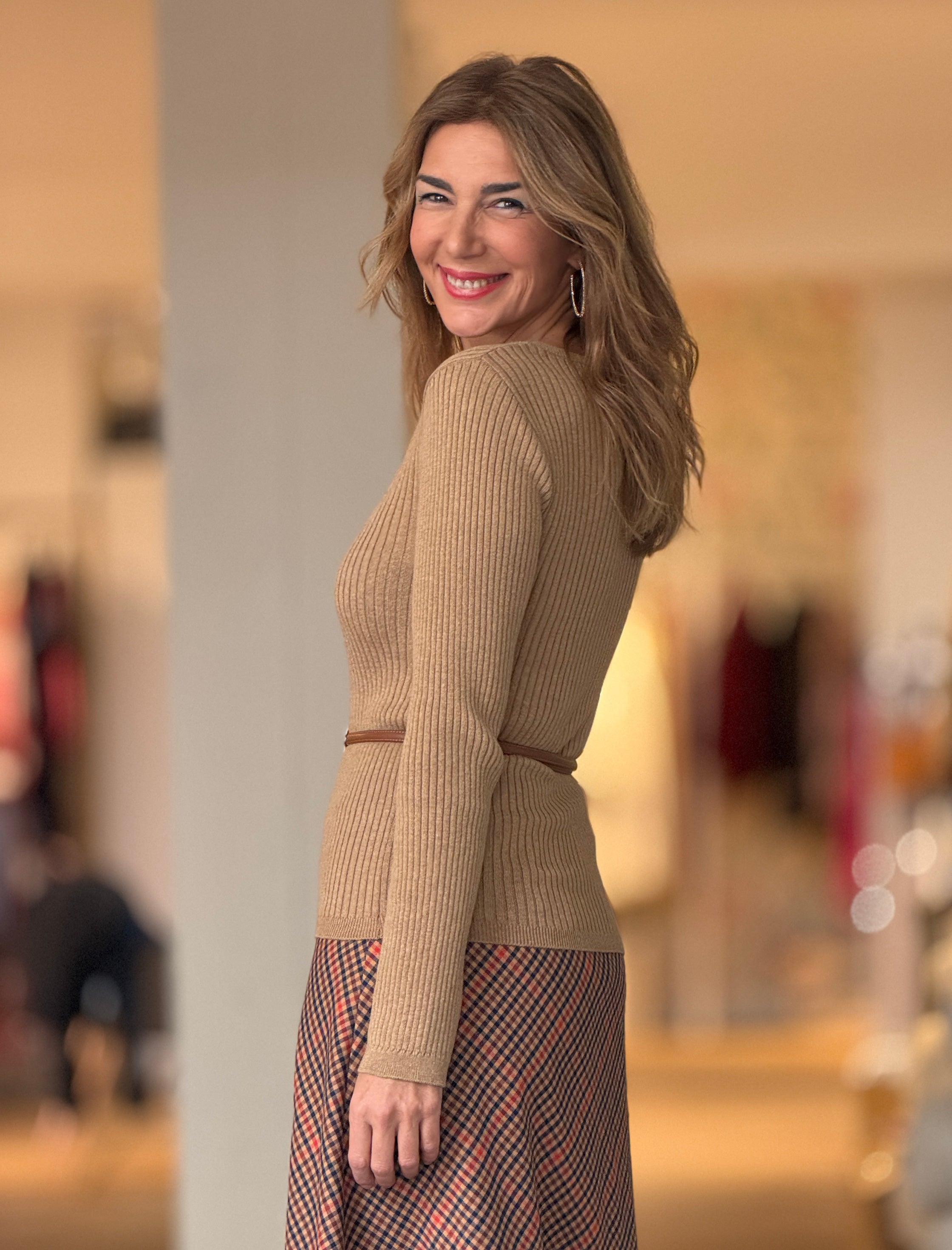 Jersey beig canalé escote bonito