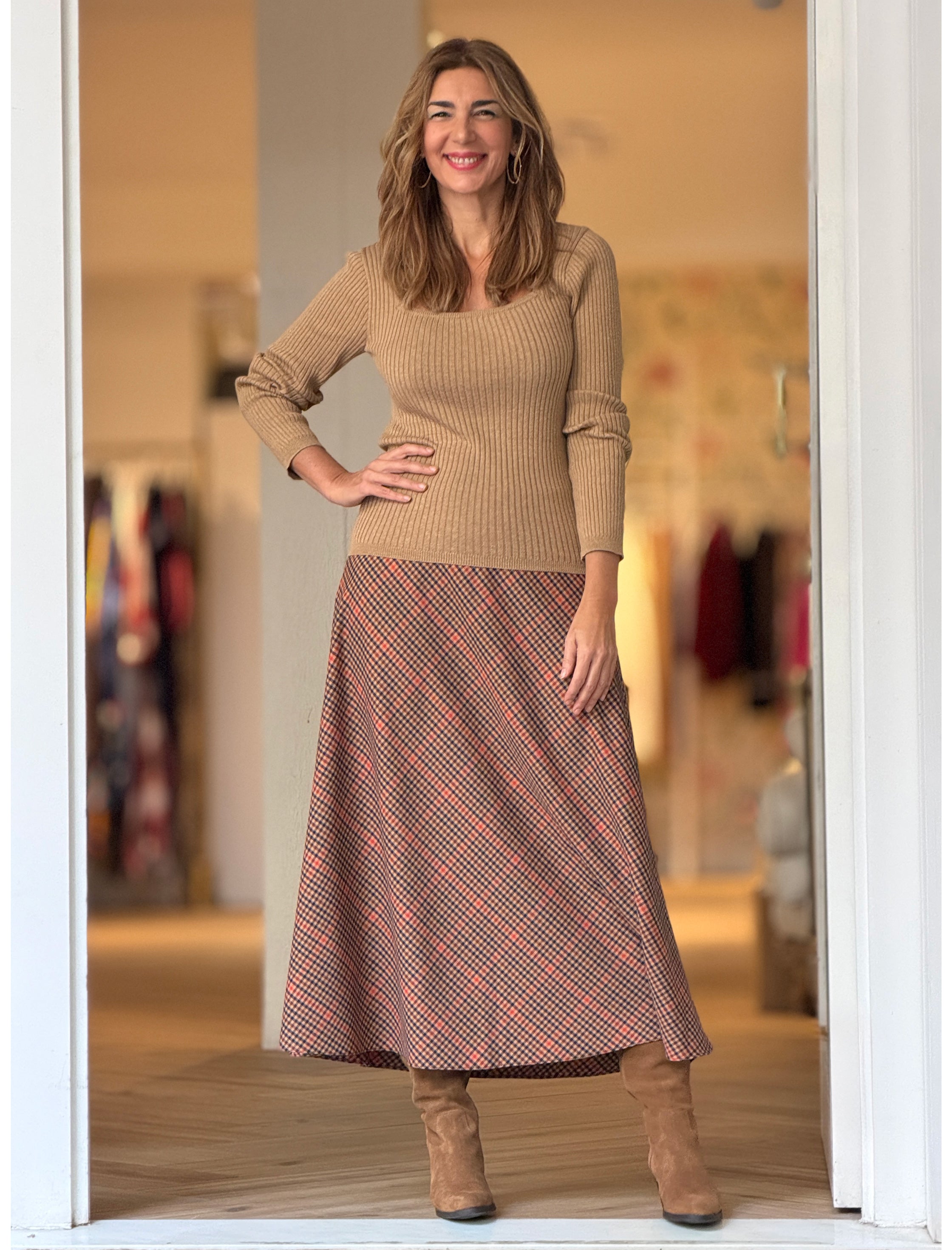 Jersey beig canalé escote bonito