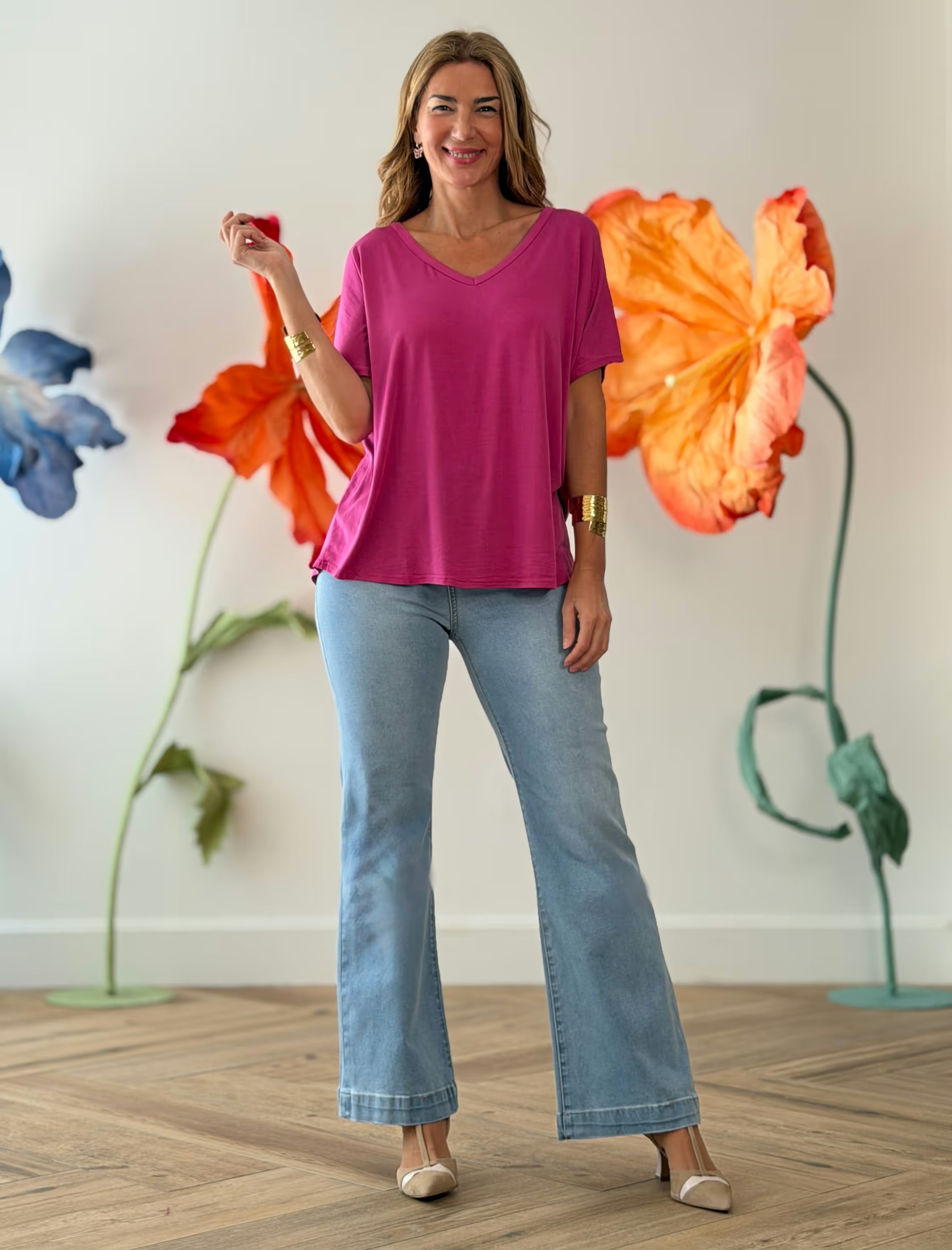 Ideal fuchsia V-neck T-shirt
