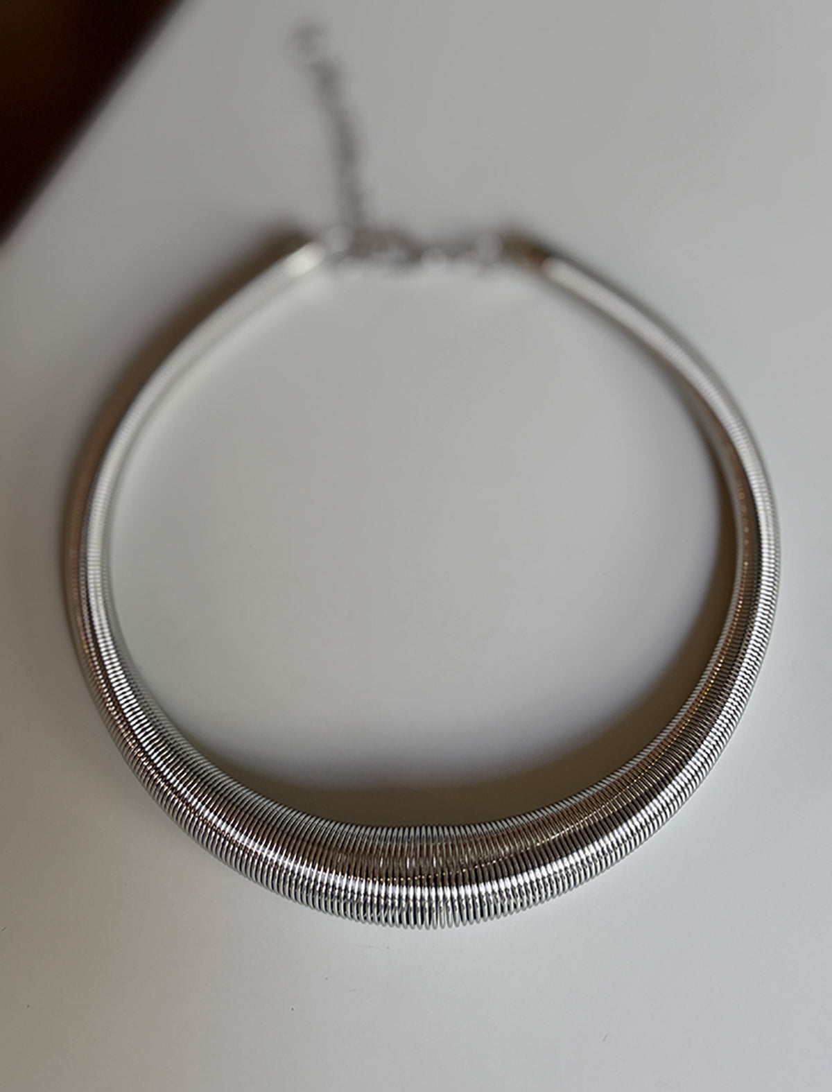 Gargantilla metálica estilo plateada