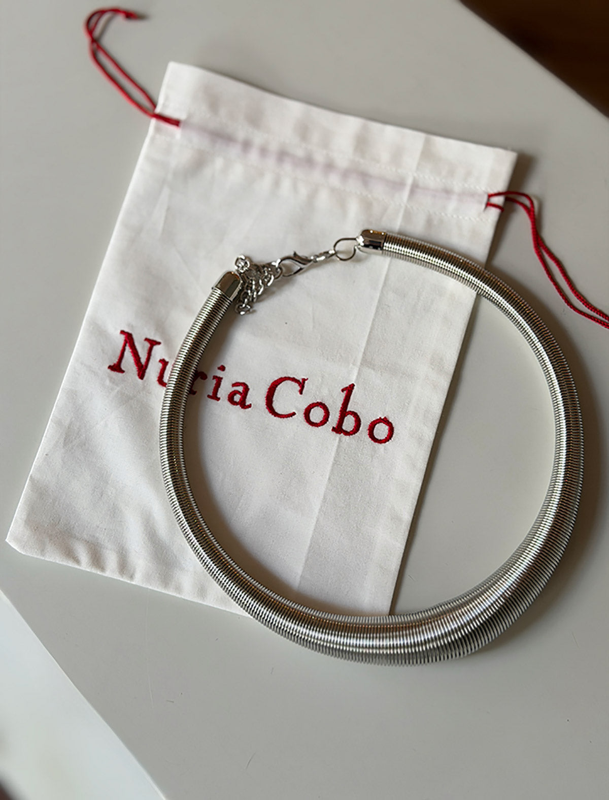 Gargantilla metálica estilo plateada