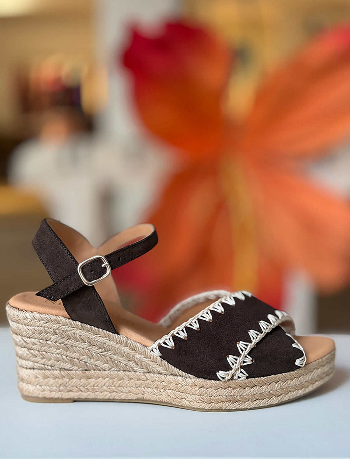 Alpargata de cuña piel puntera bordada marrón chocolate Mikonos