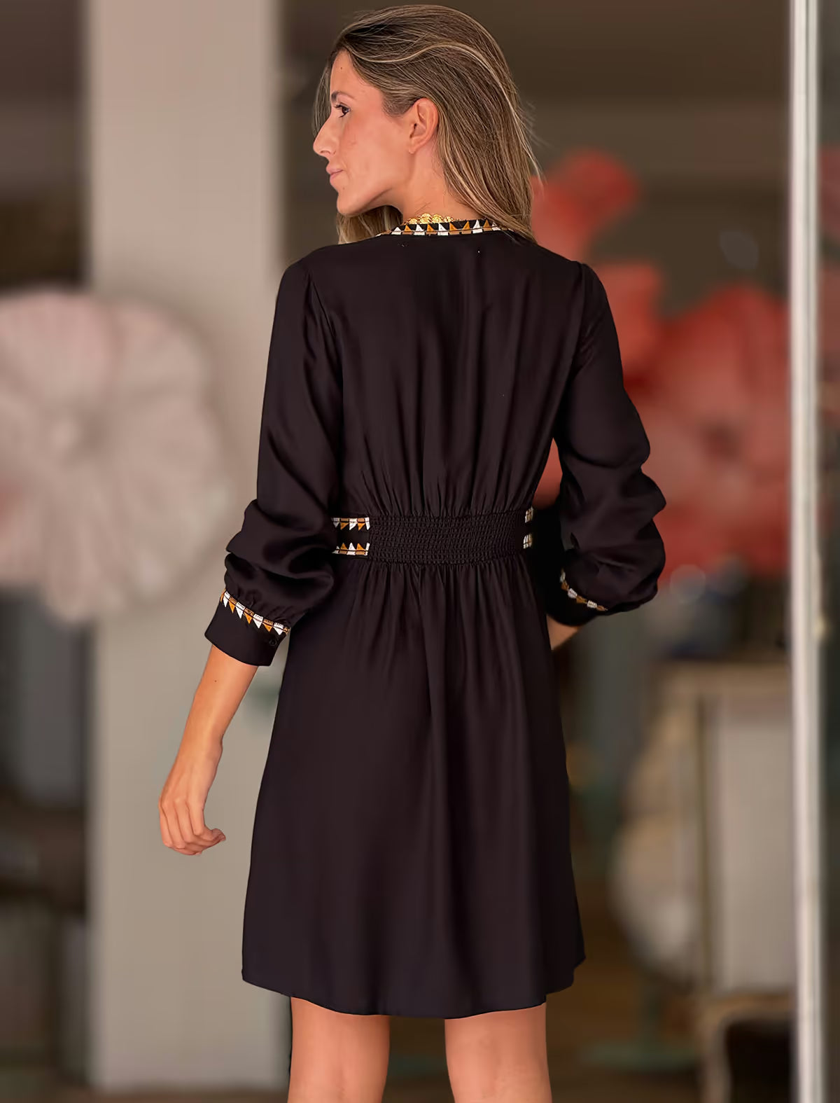 Vestido bordado de viscosa negro