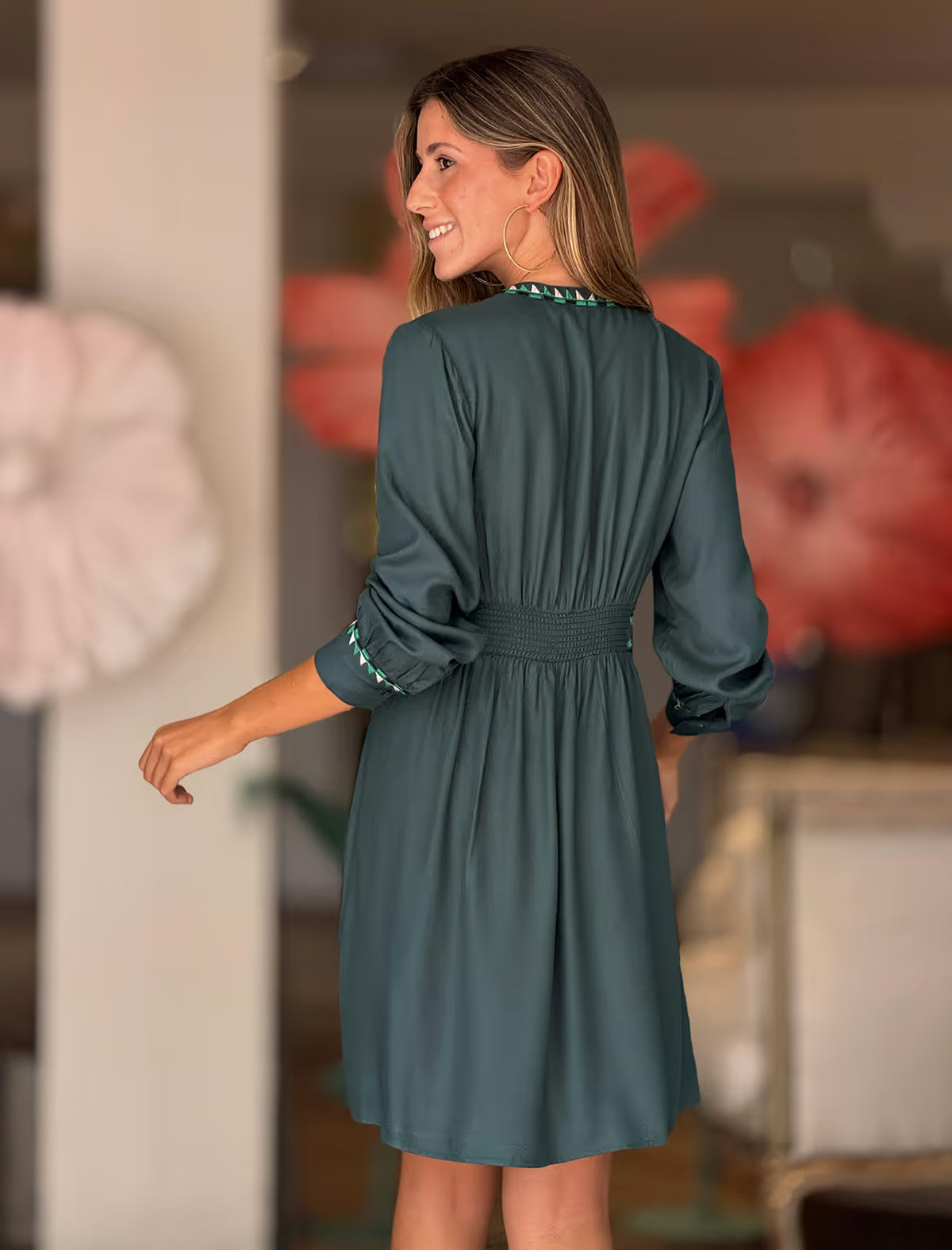 Vestido bordado de viscosa verde